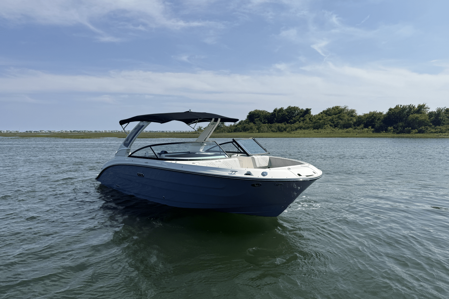 Thumbnail 3 for 2025 Sea Ray SDX 250 Outboard