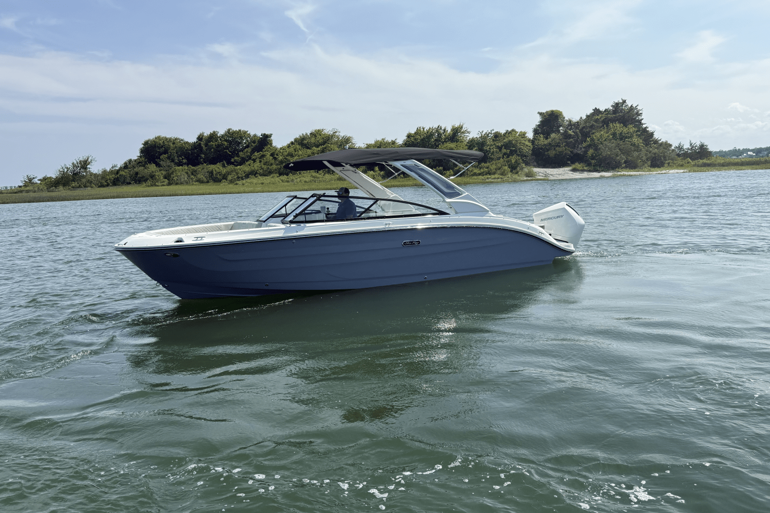 Thumbnail 4 for 2025 Sea Ray SDX 250 Outboard