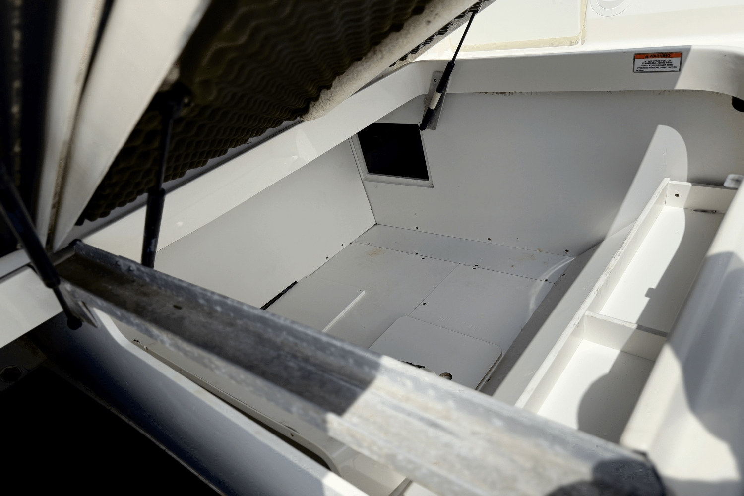 2016 Sea Ray 270 SUNDECK OUTBOARD Image Thumbnail #16
