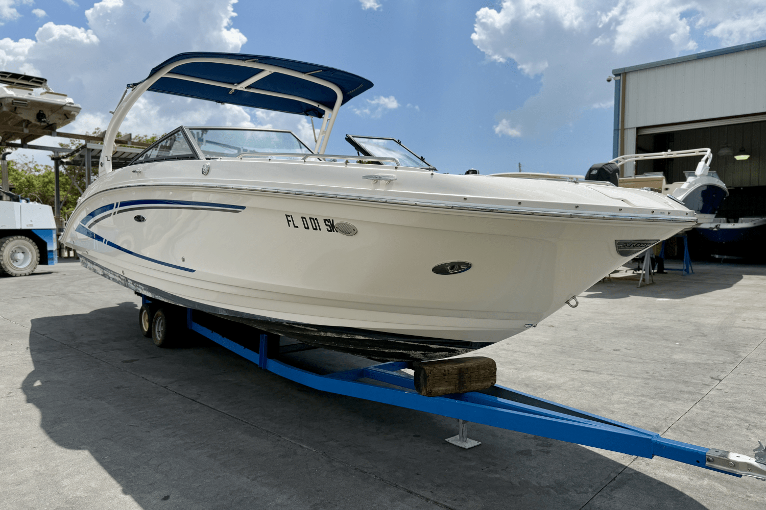 2016 Sea Ray 270 SUNDECK OUTBOARD Image Thumbnail #3