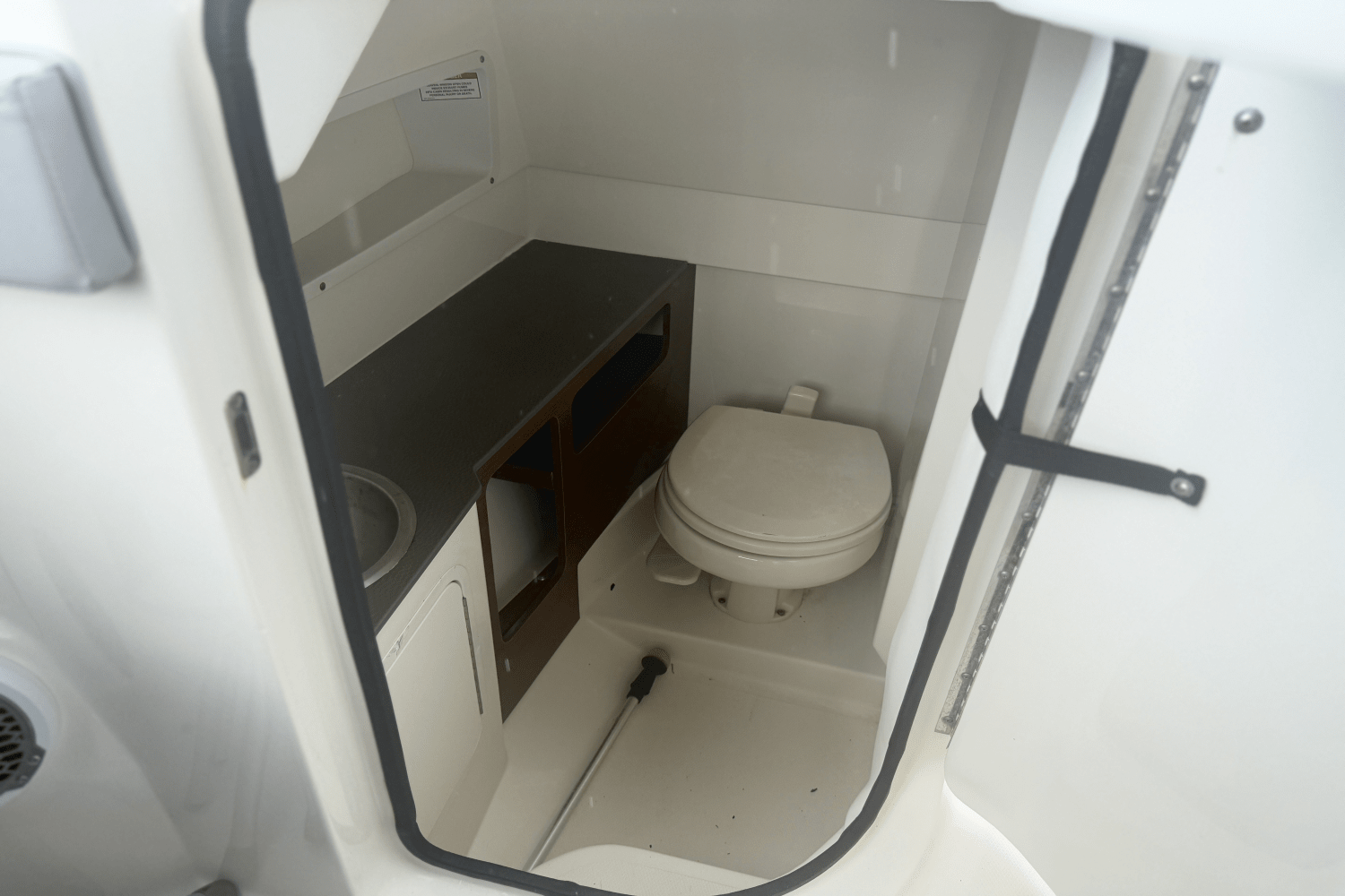 2016 Sea Ray 270 SUNDECK OUTBOARD Image Thumbnail #32