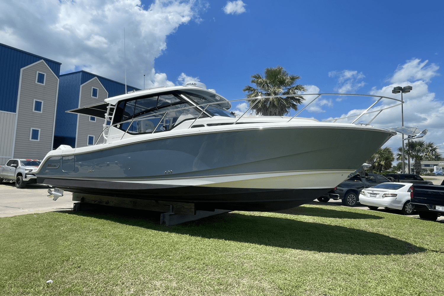2024 Boston Whaler 325 CONQUEST Image Thumbnail #1