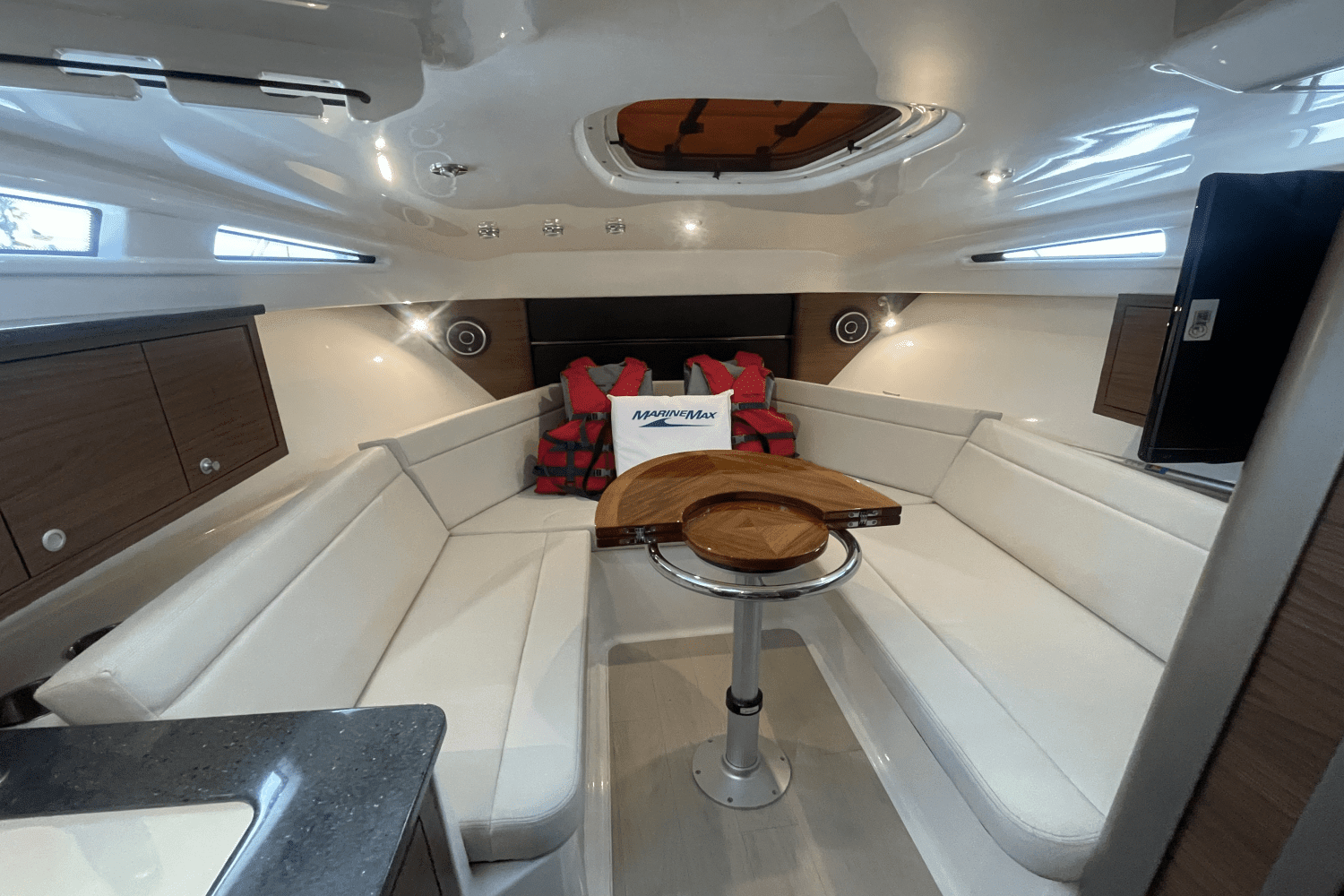 2024 Boston Whaler 325 CONQUEST Image Thumbnail #20