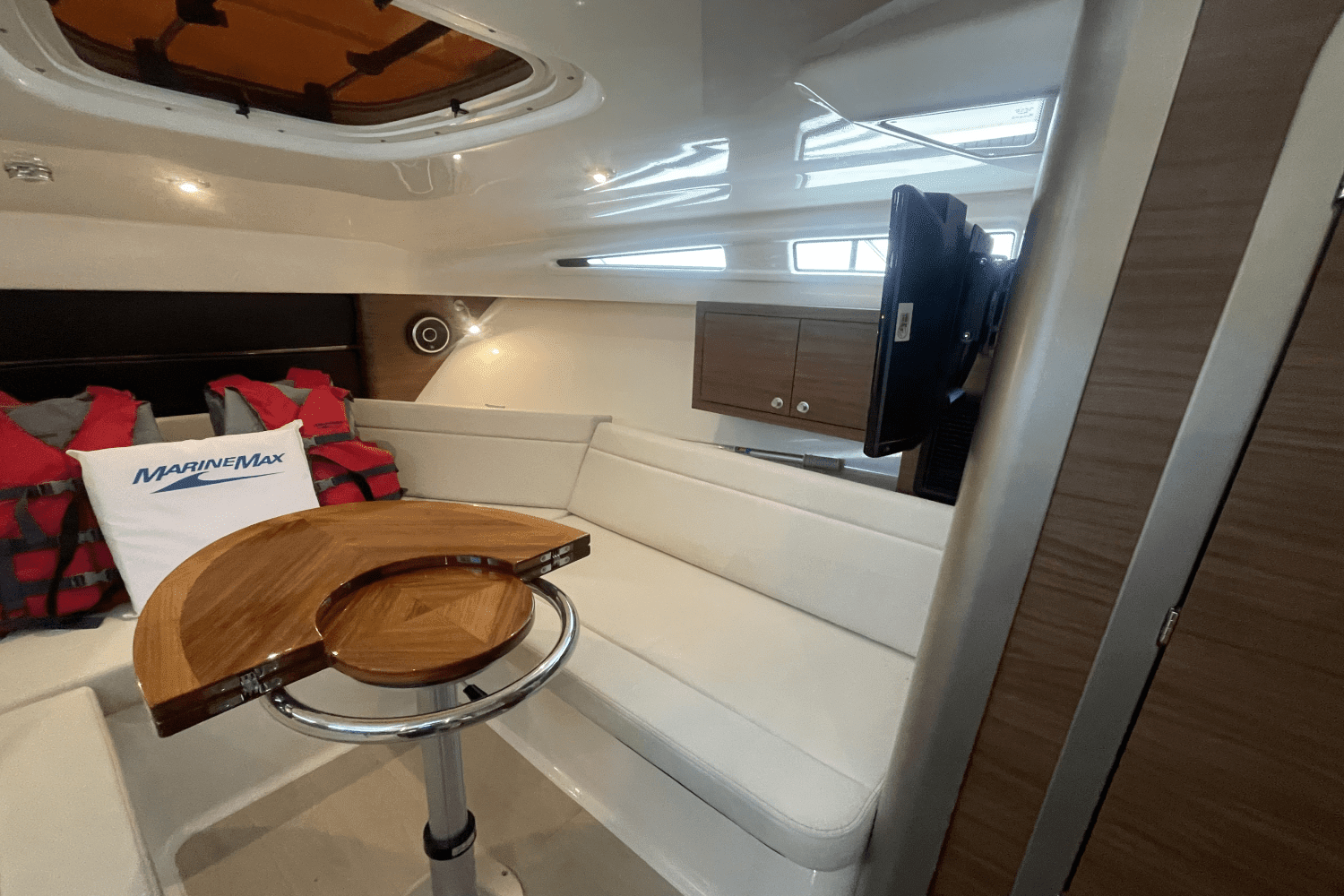 2024 Boston Whaler 325 CONQUEST Image Thumbnail #21
