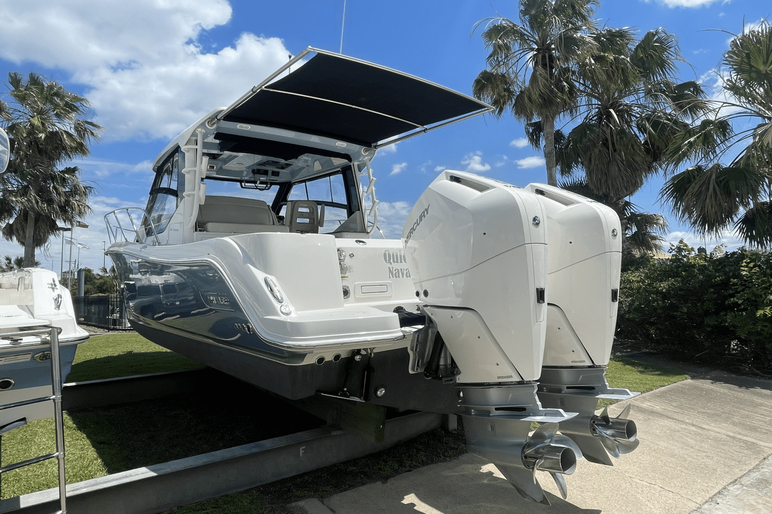 2024 Boston Whaler 325 CONQUEST Image Thumbnail #3