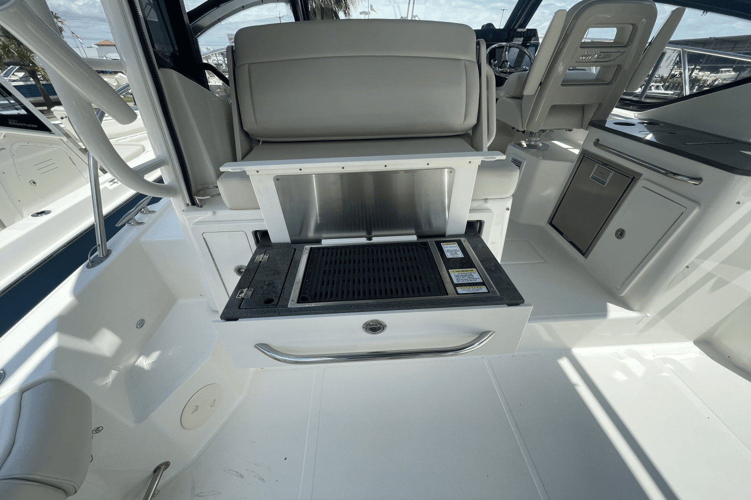 2024 Boston Whaler 325 CONQUEST Image Thumbnail #36