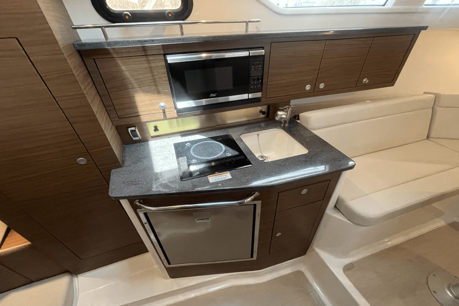 2024 Boston Whaler 325 CONQUEST Image Thumbnail #26