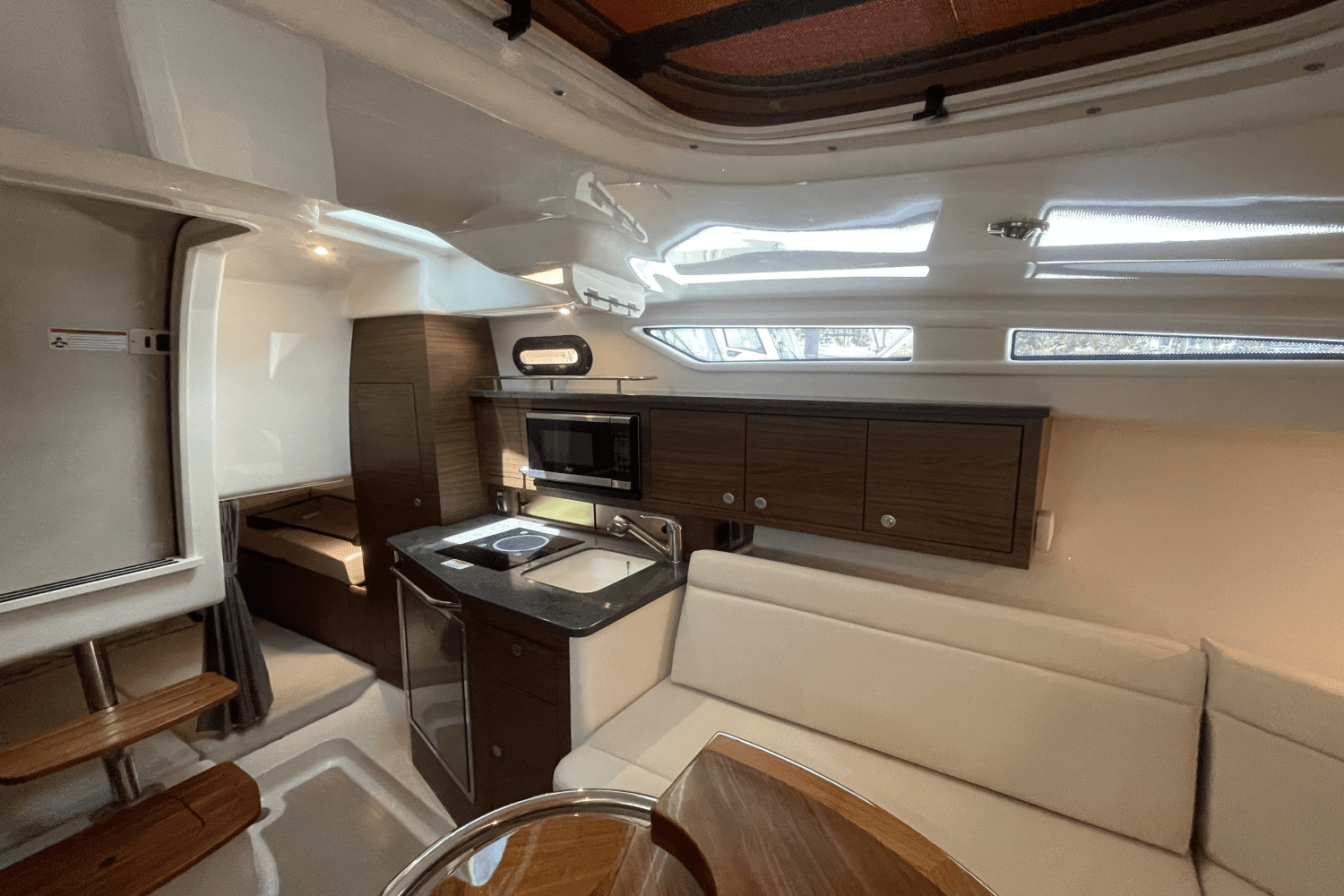 2024 Boston Whaler 325 CONQUEST Image Thumbnail #25
