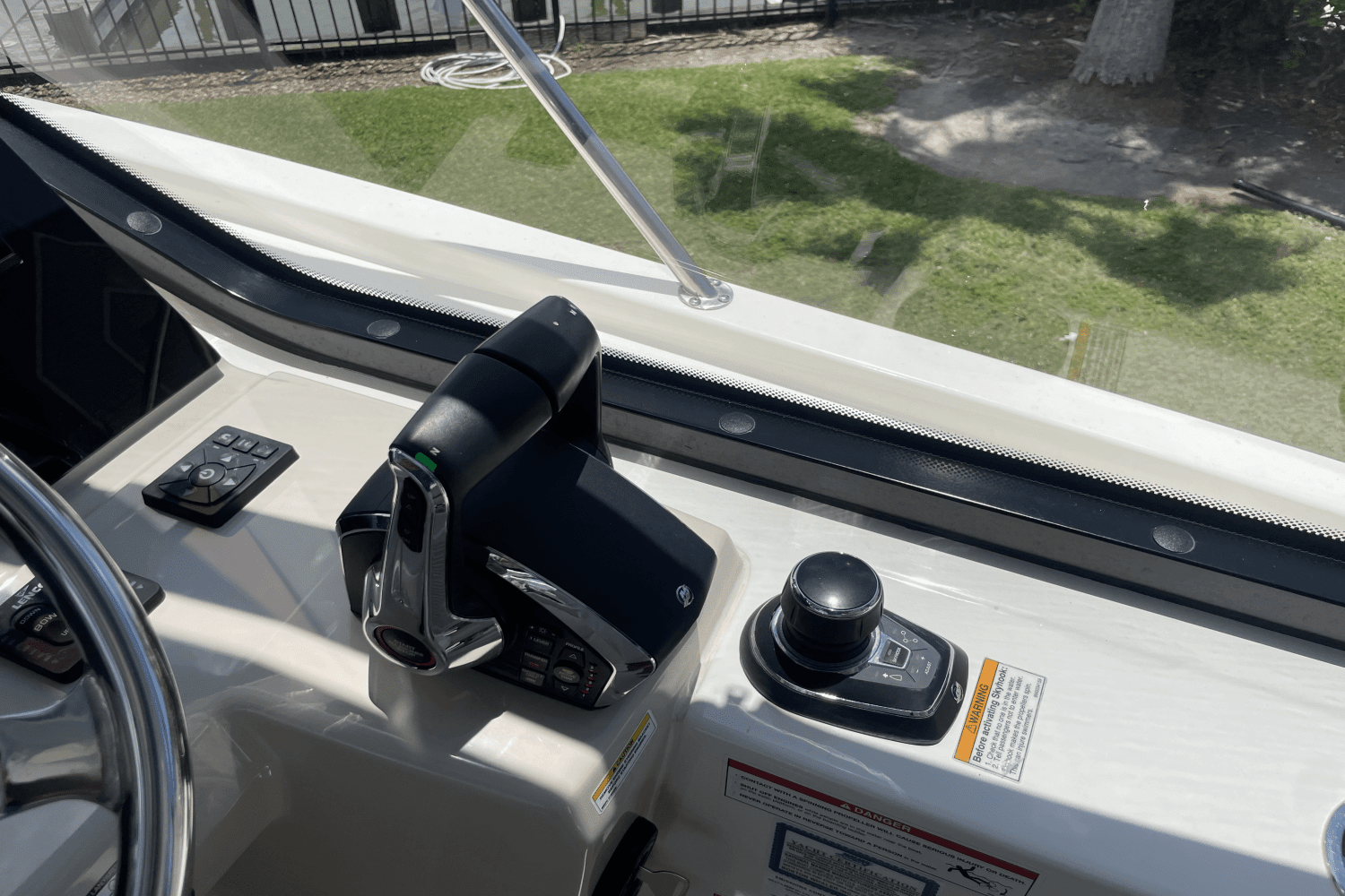 2024 Boston Whaler 325 CONQUEST Image Thumbnail #19