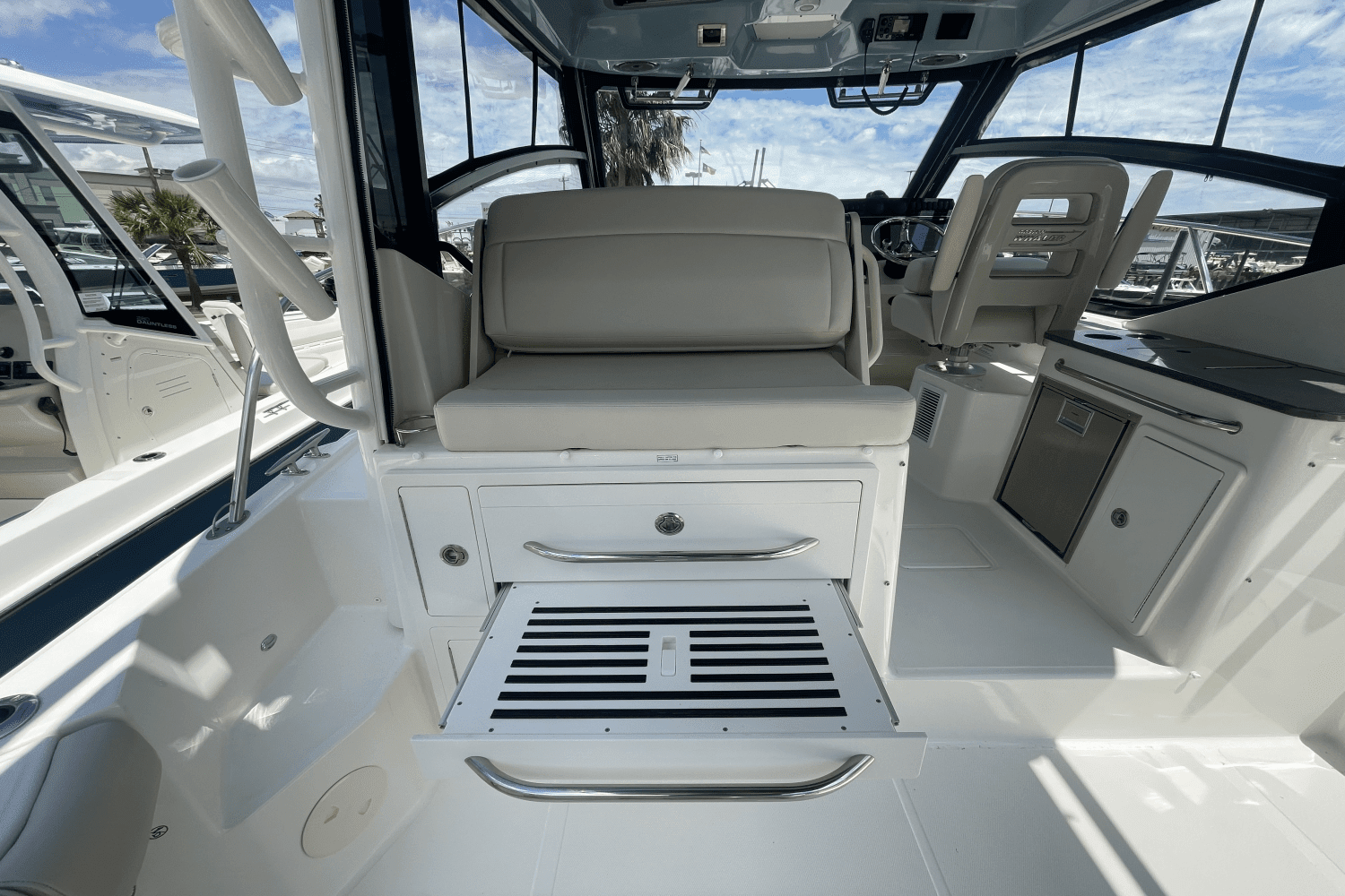 2024 Boston Whaler 325 CONQUEST Image Thumbnail #35