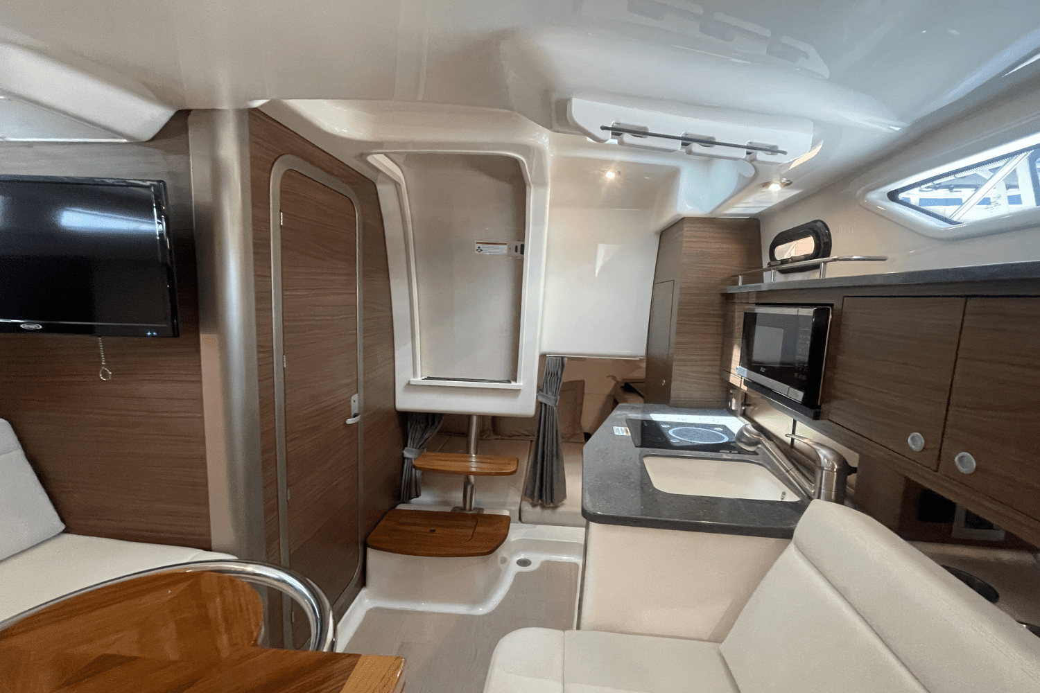 2024 Boston Whaler 325 CONQUEST Image Thumbnail #24