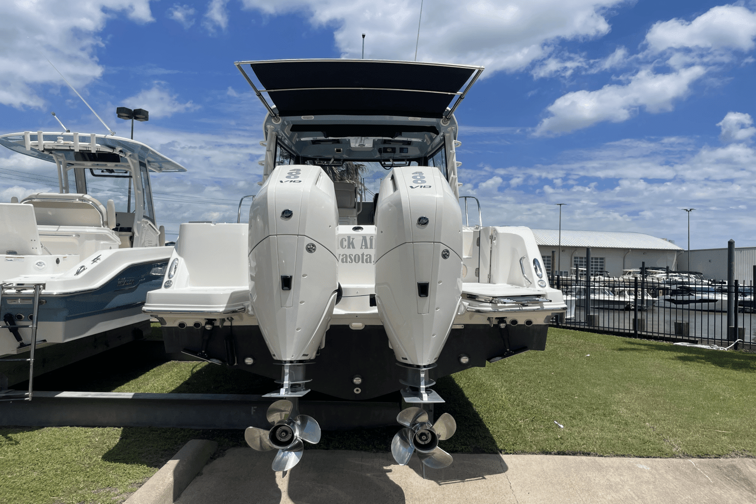 2024 Boston Whaler 325 CONQUEST Image Thumbnail #6