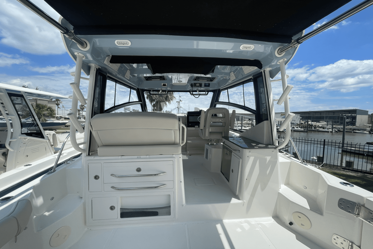 2024 Boston Whaler 325 CONQUEST Image Thumbnail #34