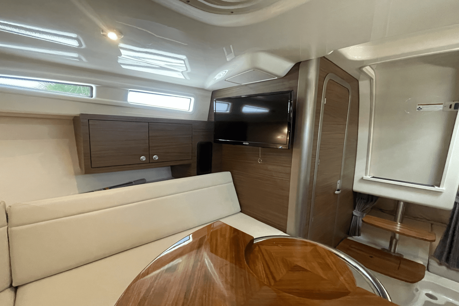 2024 Boston Whaler 325 CONQUEST Image Thumbnail #23