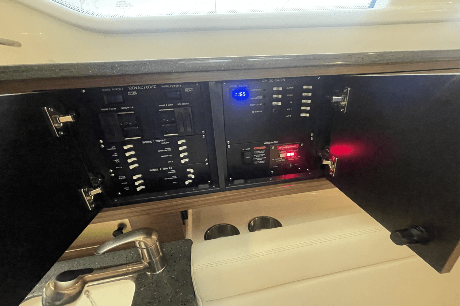 2024 Boston Whaler 325 CONQUEST Image Thumbnail #27