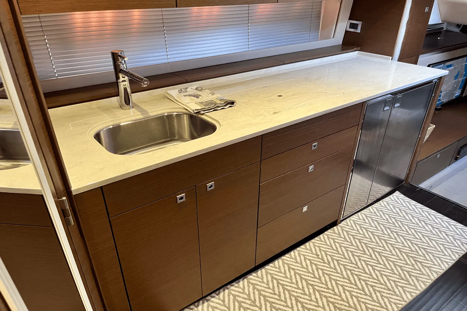 2015 Sea Ray 450 SUNDANCER Image Thumbnail #29