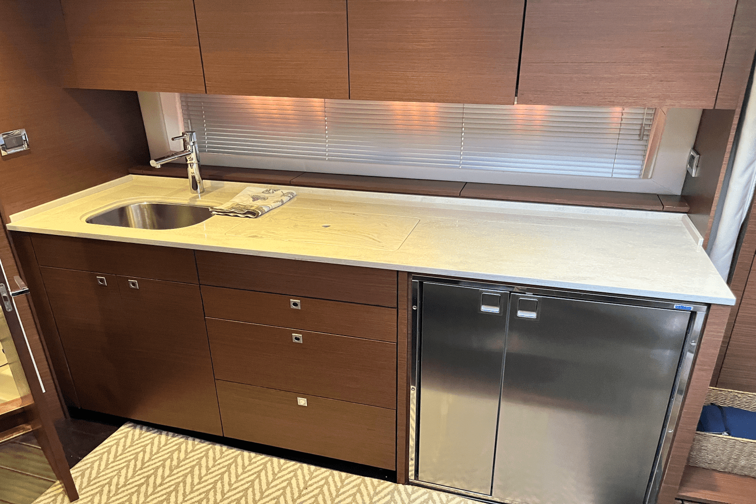 2015 Sea Ray 450 SUNDANCER Image Thumbnail #30