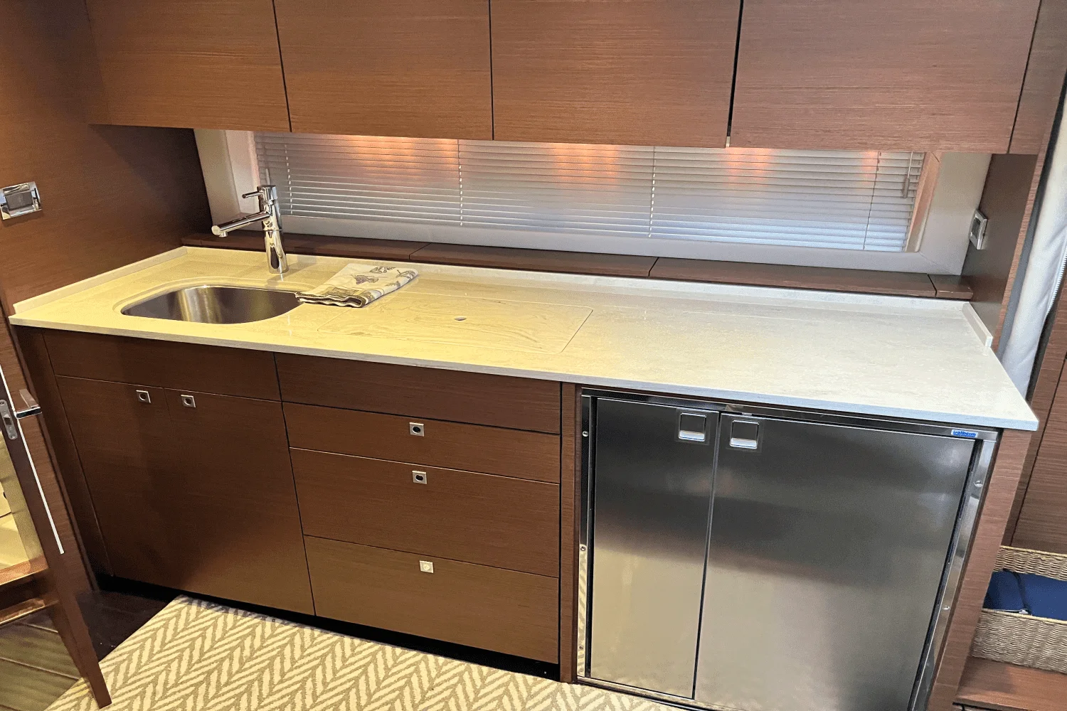 2015 Sea Ray 450 SUNDANCER Image Thumbnail #30