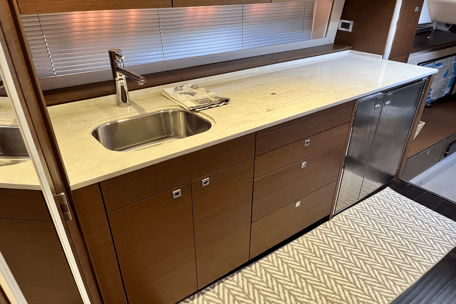 2015 Sea Ray 450 SUNDANCER Image Thumbnail #29