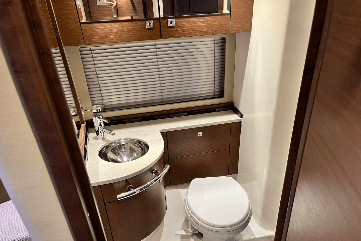 2015 Sea Ray 450 SUNDANCER Image Thumbnail #41