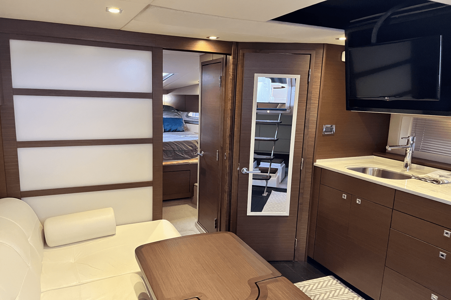 2015 Sea Ray 450 SUNDANCER Image Thumbnail #31