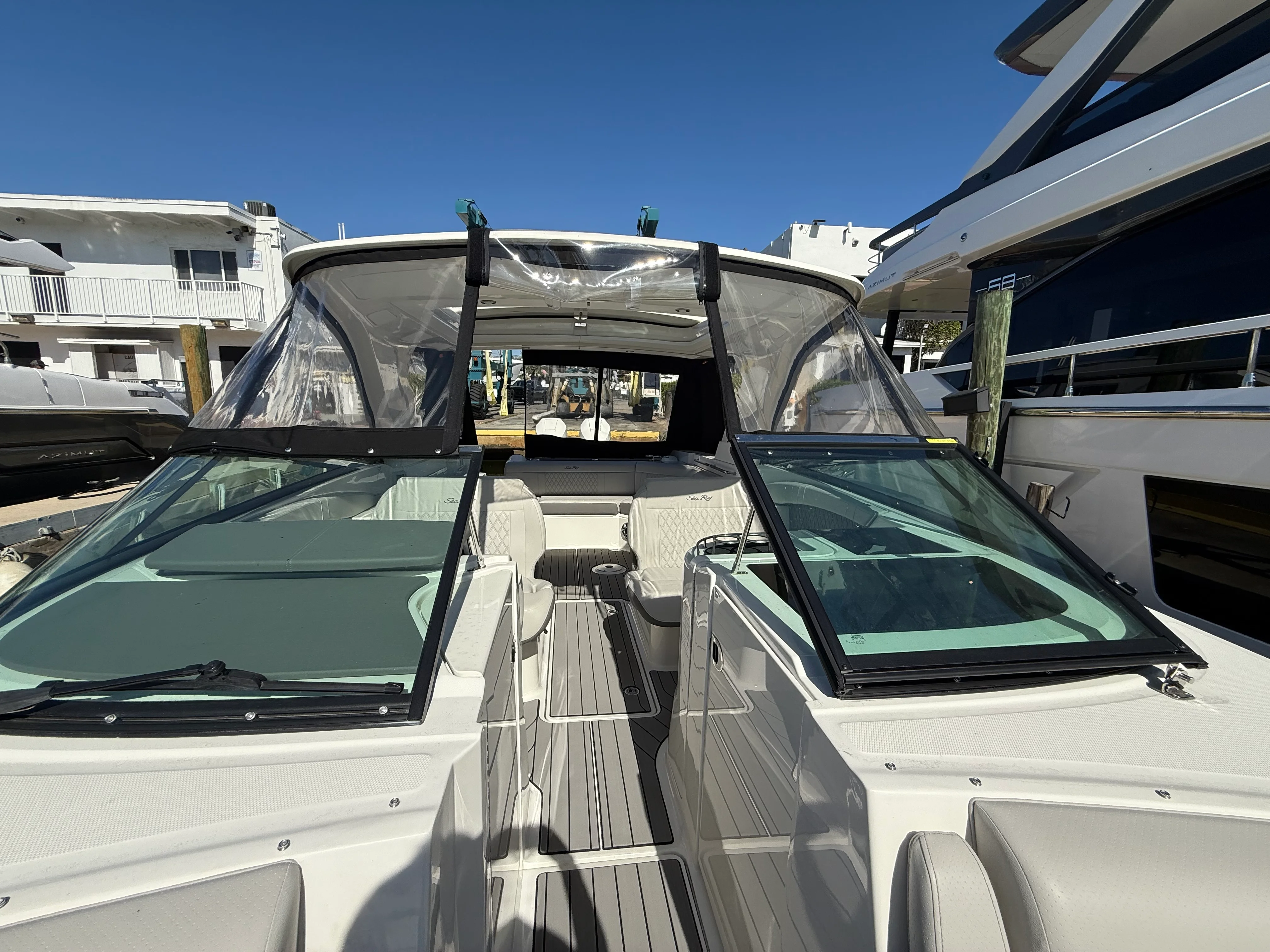 2026 Sea Ray SLX 350 Outboard Image Thumbnail #26