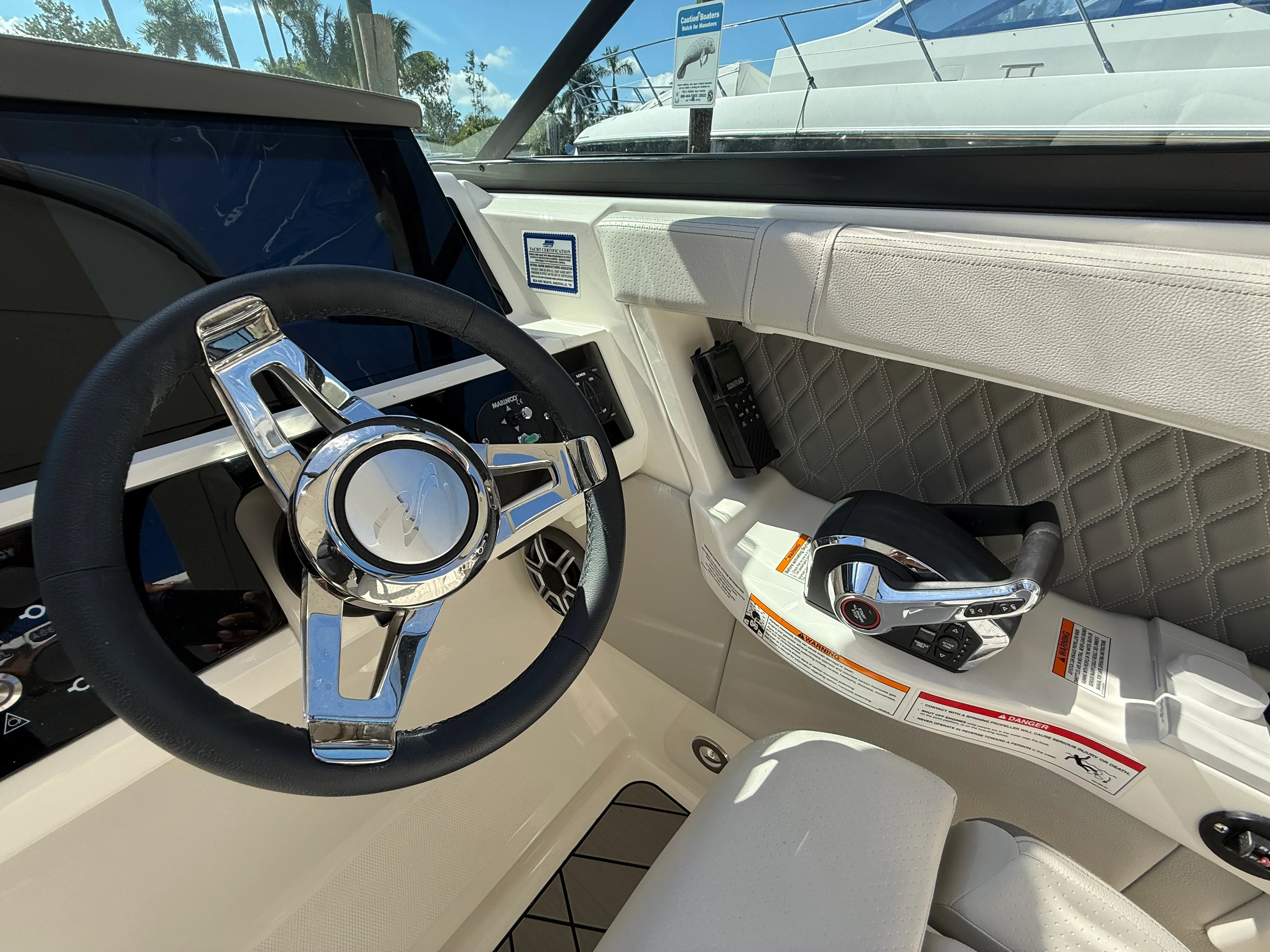 2026 Sea Ray SLX 350 Outboard Image Thumbnail #17