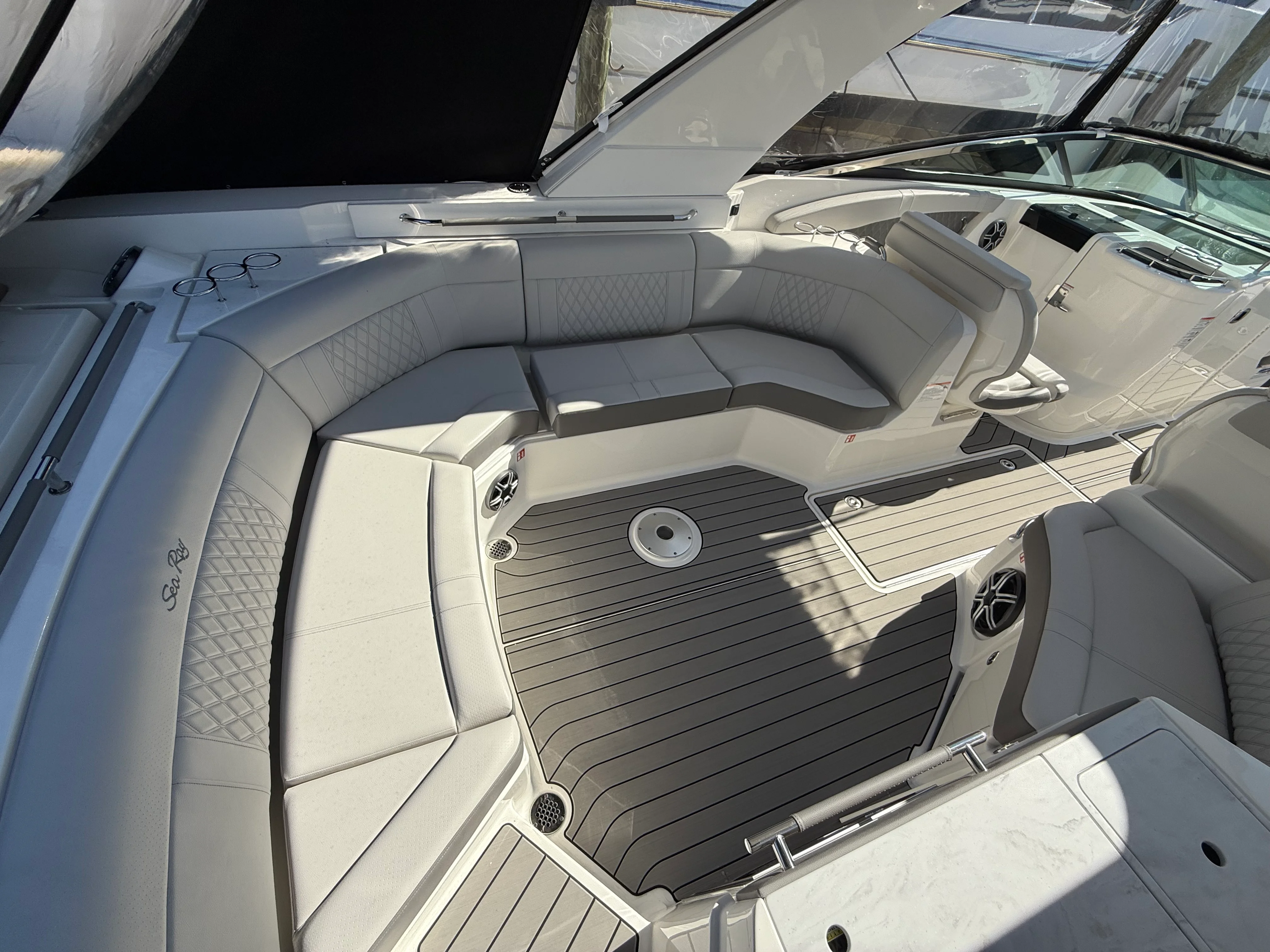 2026 Sea Ray SLX 350 Outboard Image Thumbnail #4