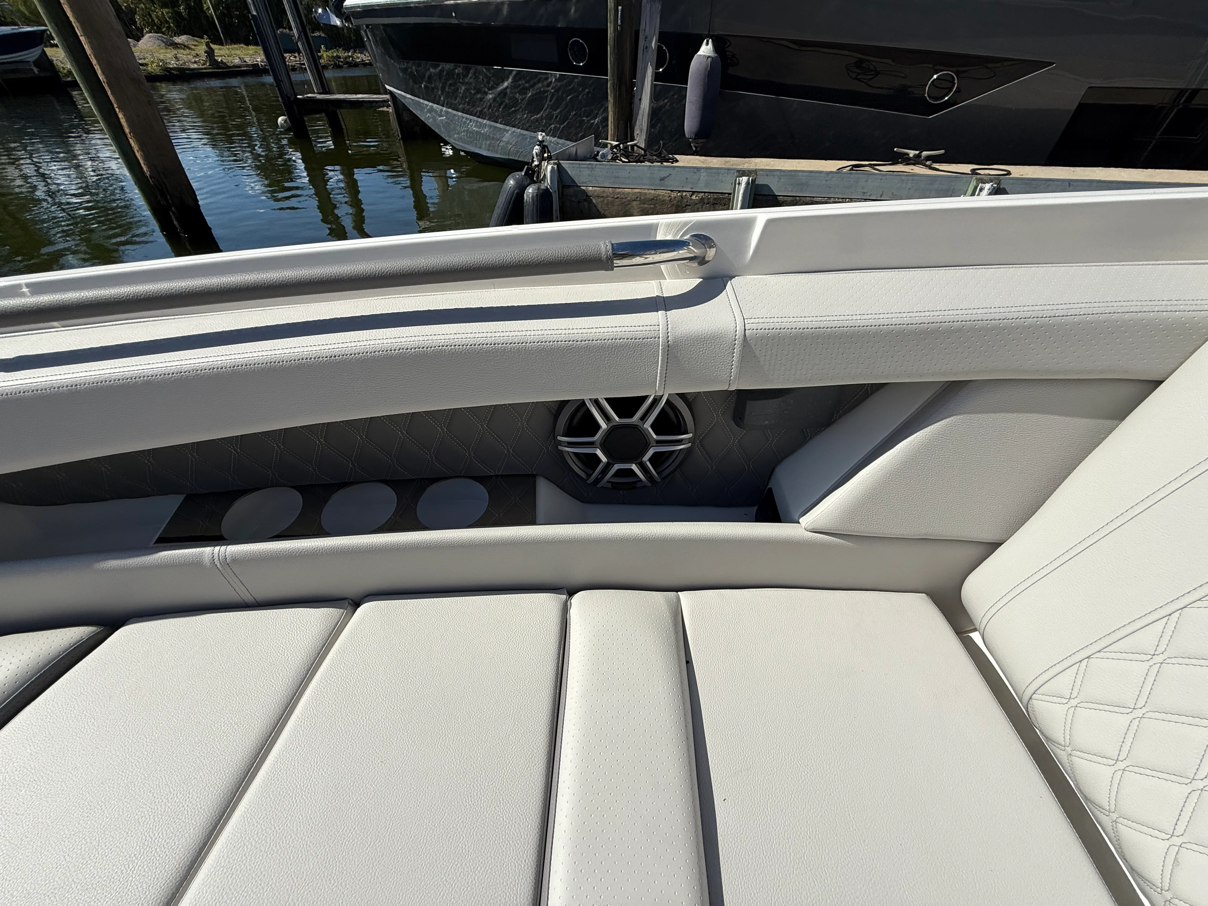 2026 Sea Ray SLX 350 Outboard Image Thumbnail #22