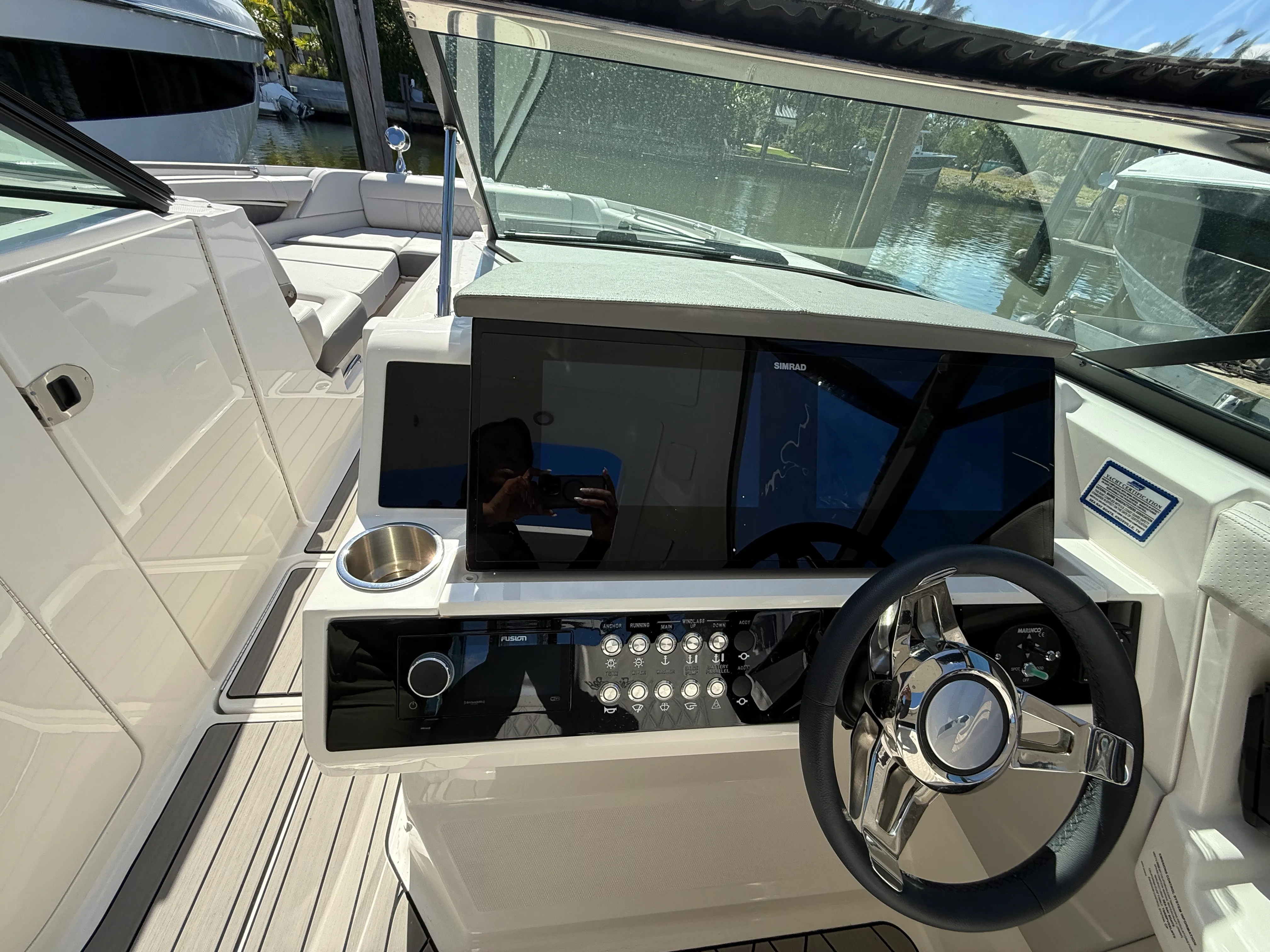 2026 Sea Ray SLX 350 Outboard Image Thumbnail #18