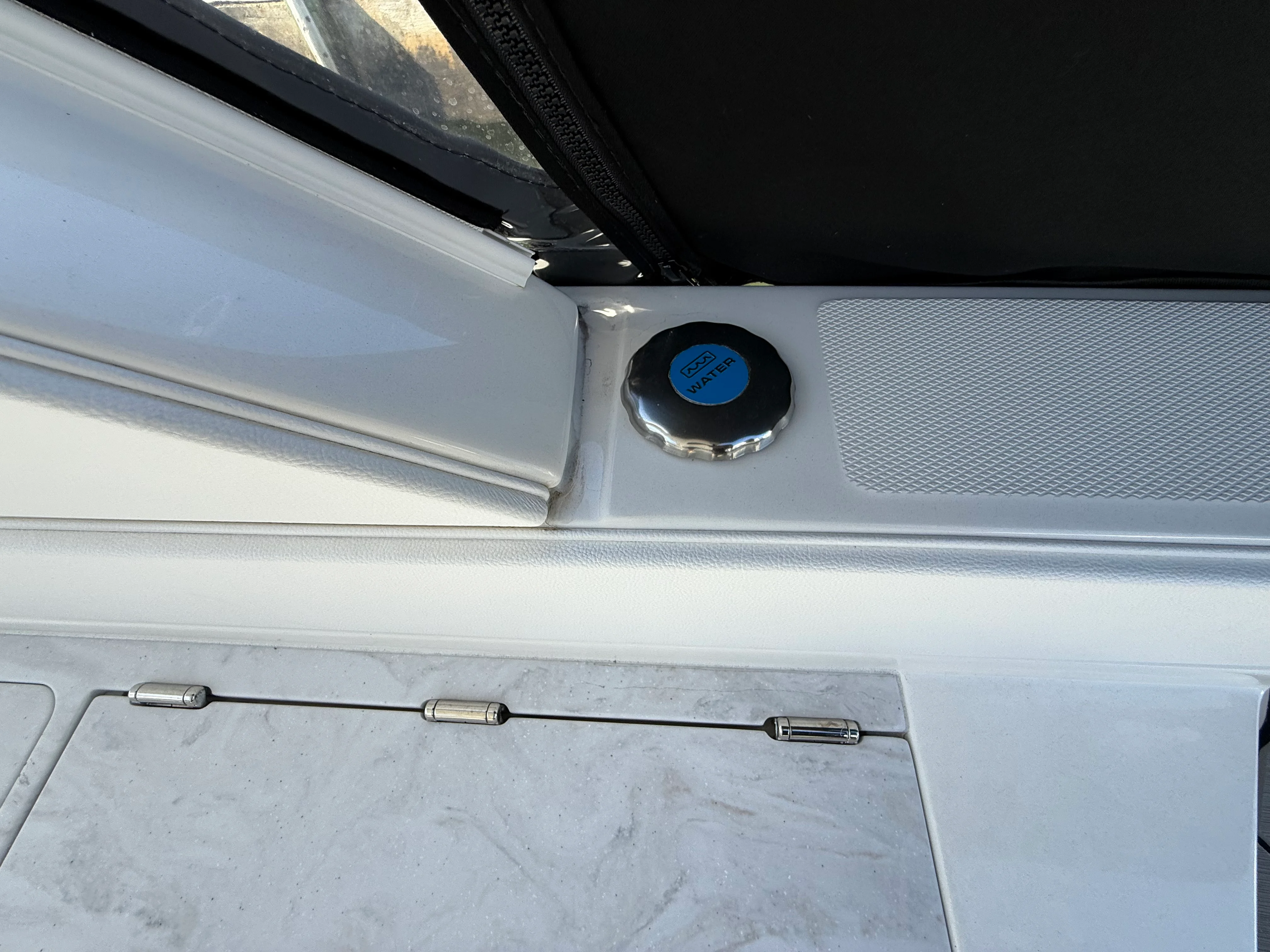 2026 Sea Ray SLX 350 Outboard Image Thumbnail #8