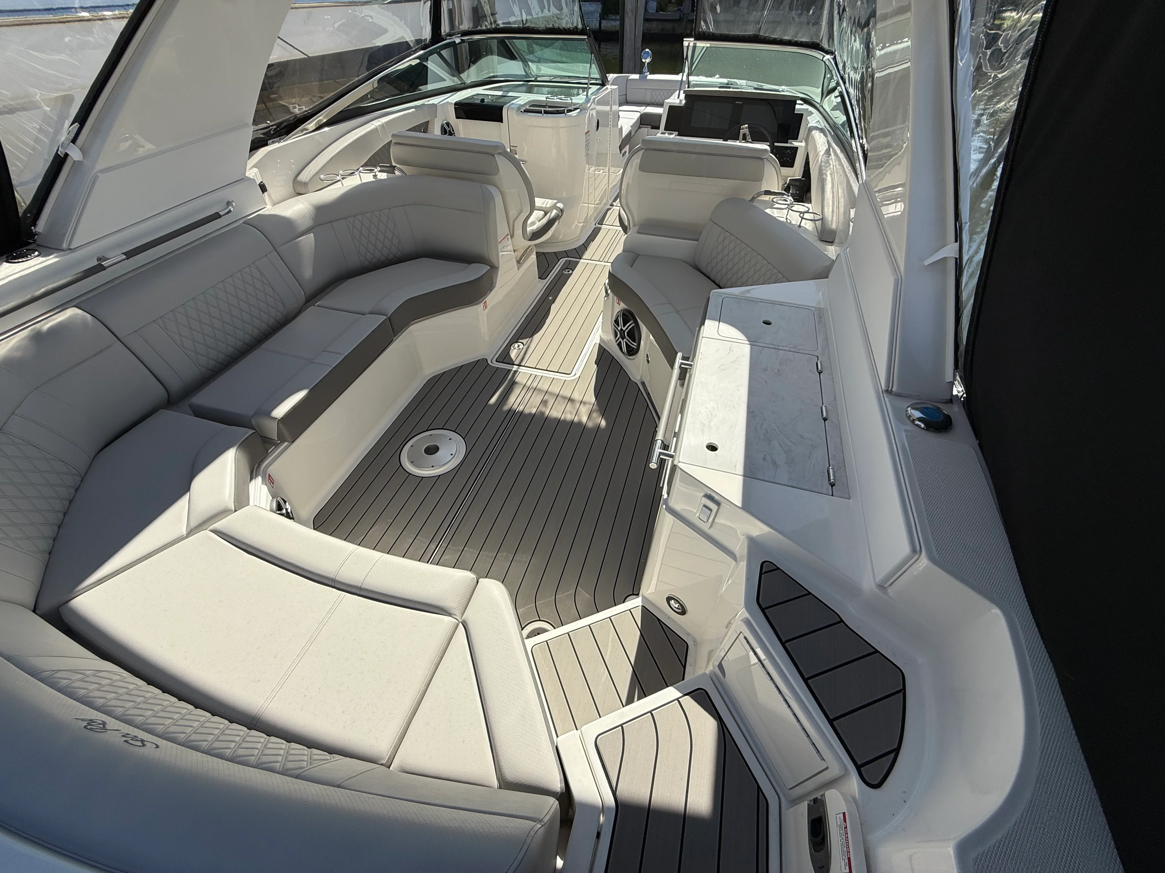 2026 Sea Ray SLX 350 Outboard Image Thumbnail #5