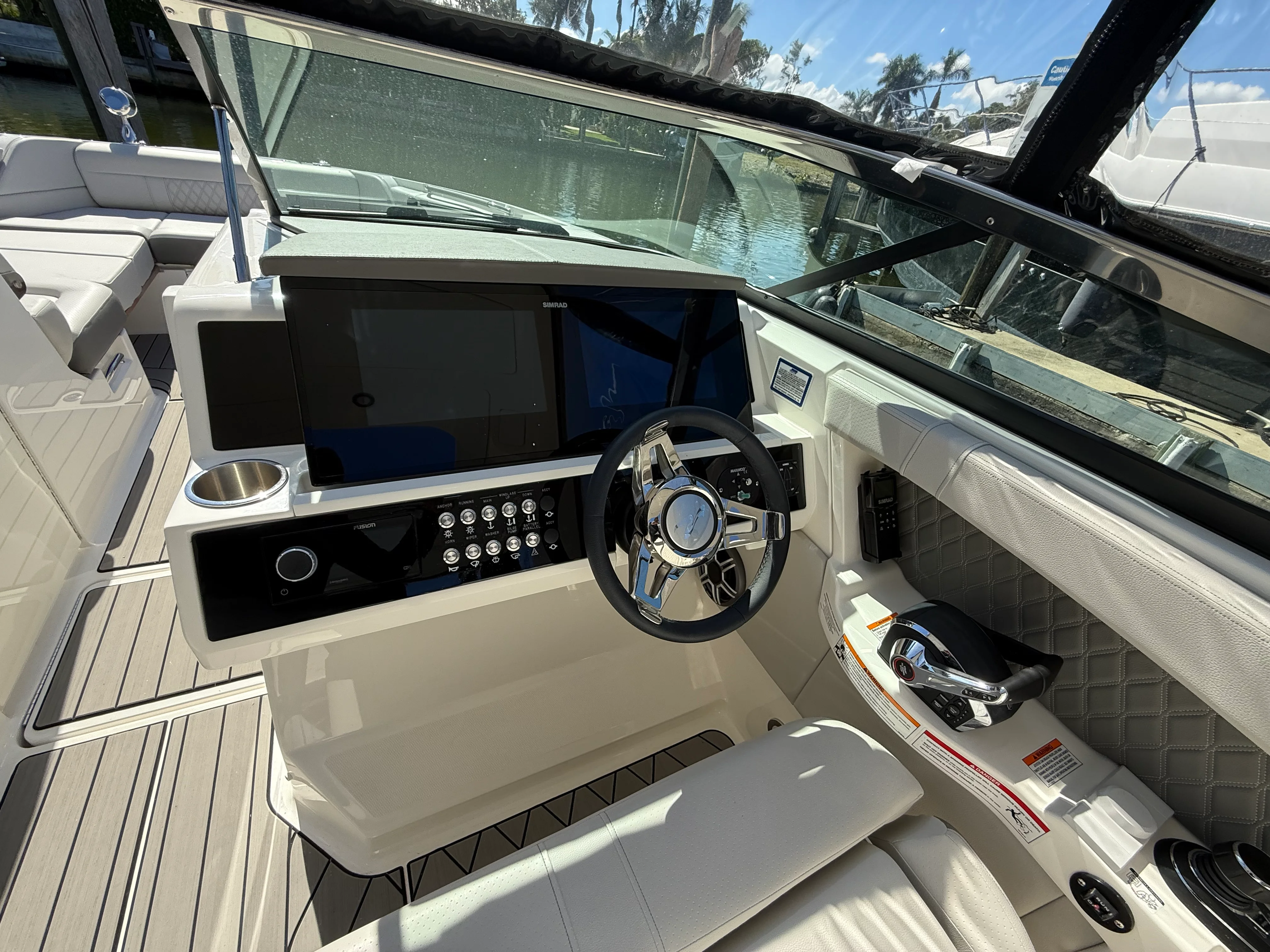 2026 Sea Ray SLX 350 Outboard Image Thumbnail #12