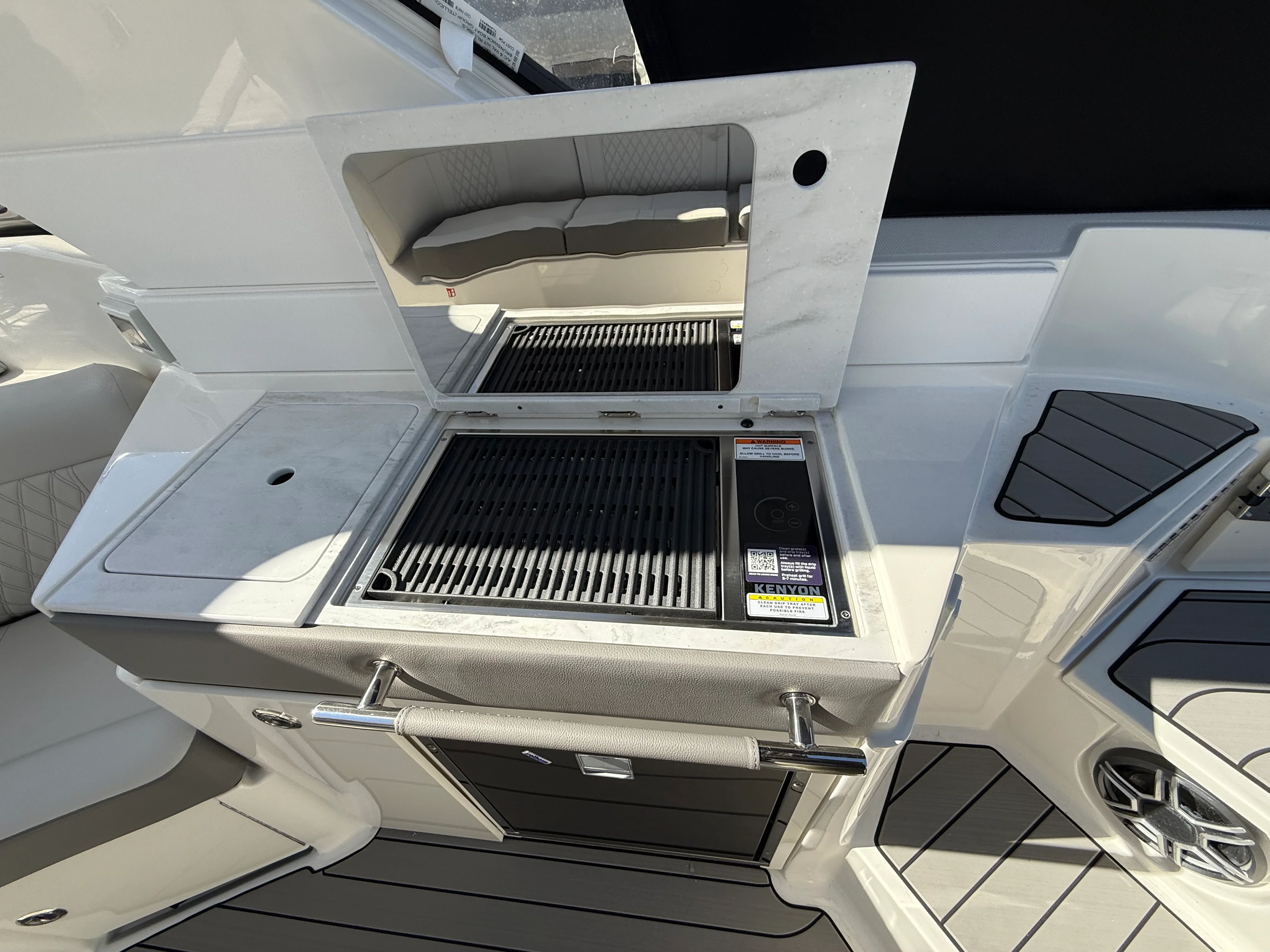 2026 Sea Ray SLX 350 Outboard Image Thumbnail #7