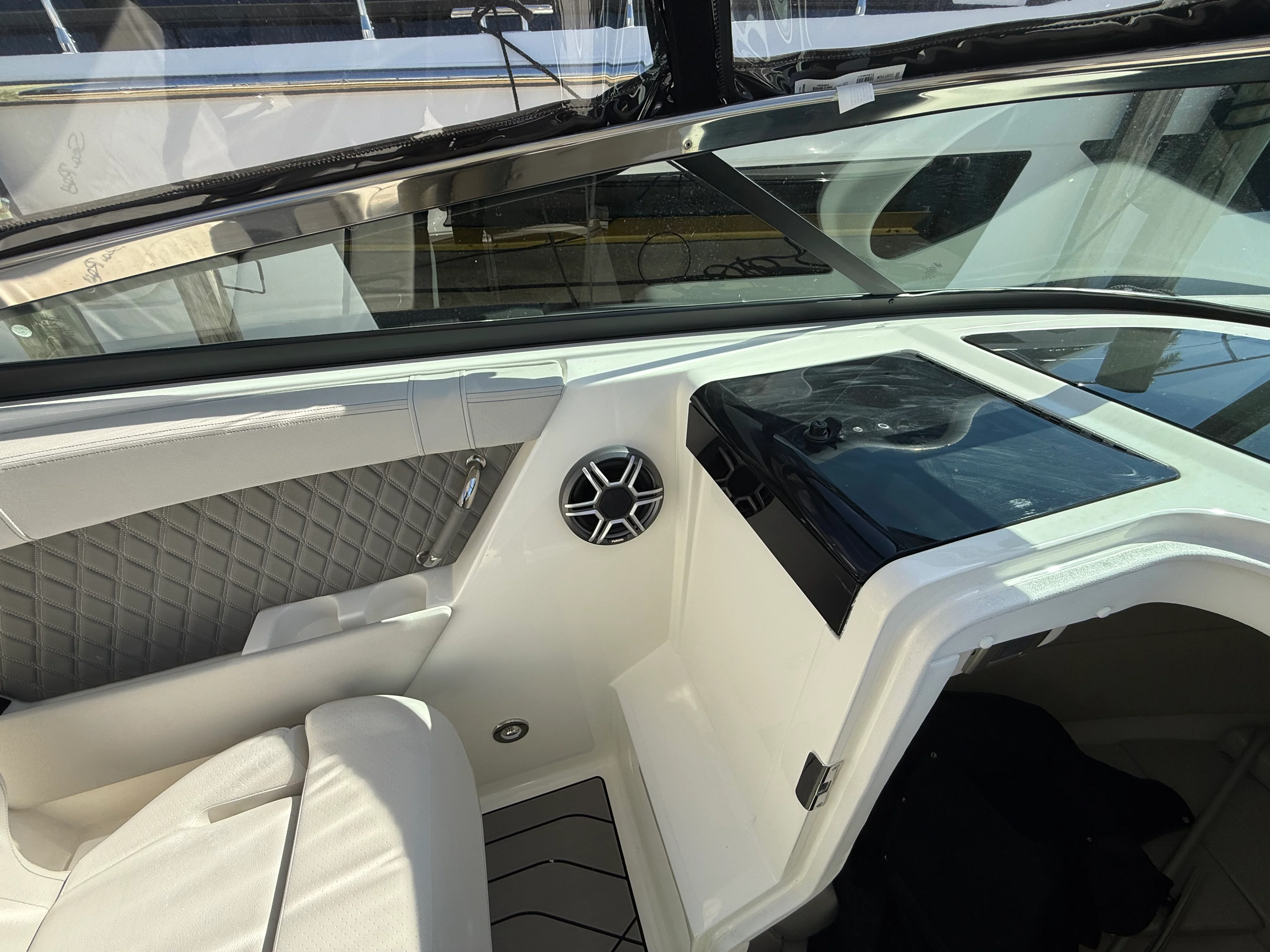 2026 Sea Ray SLX 350 Outboard Image Thumbnail #13