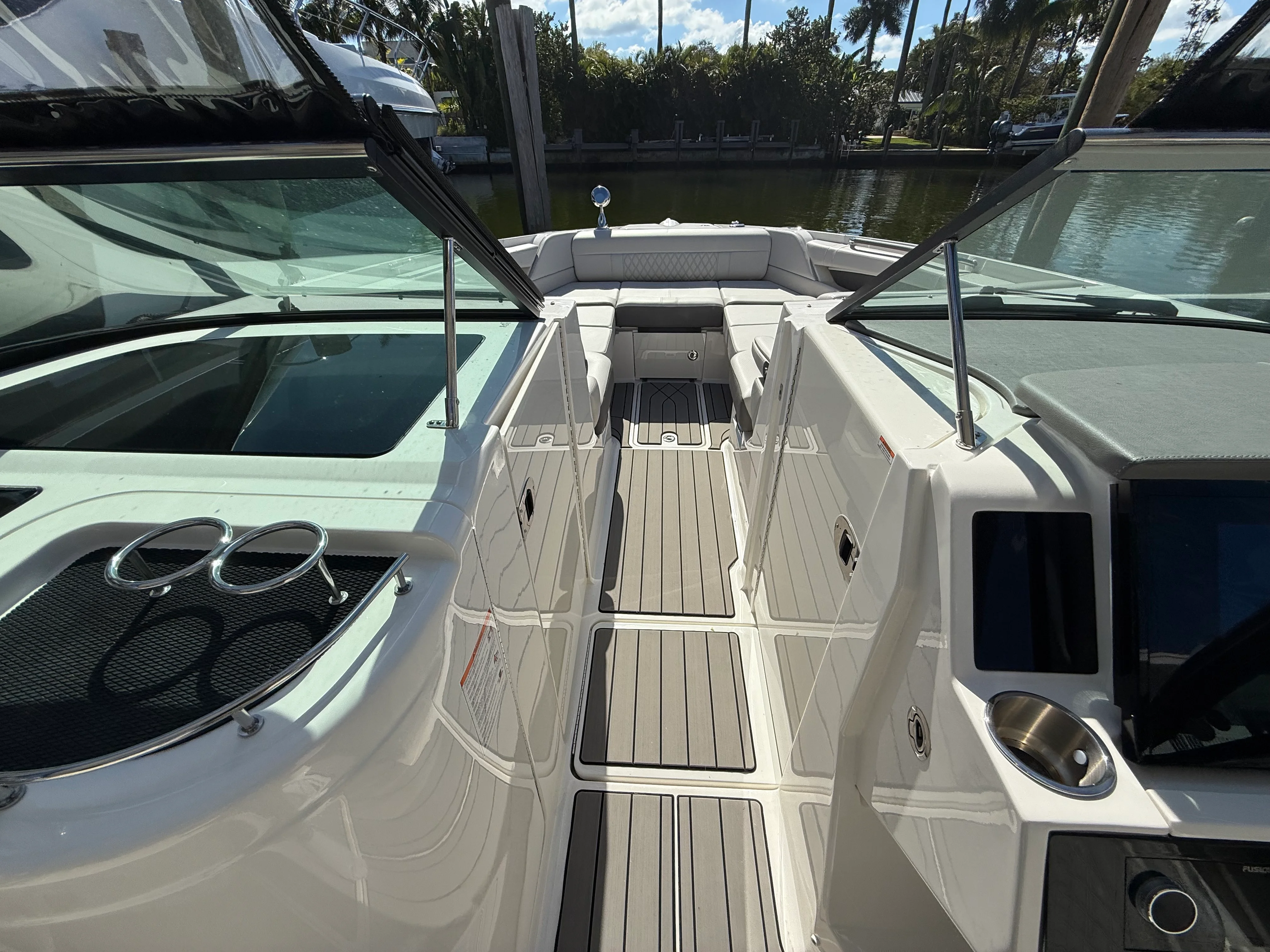 2026 Sea Ray SLX 350 Outboard Image Thumbnail #19