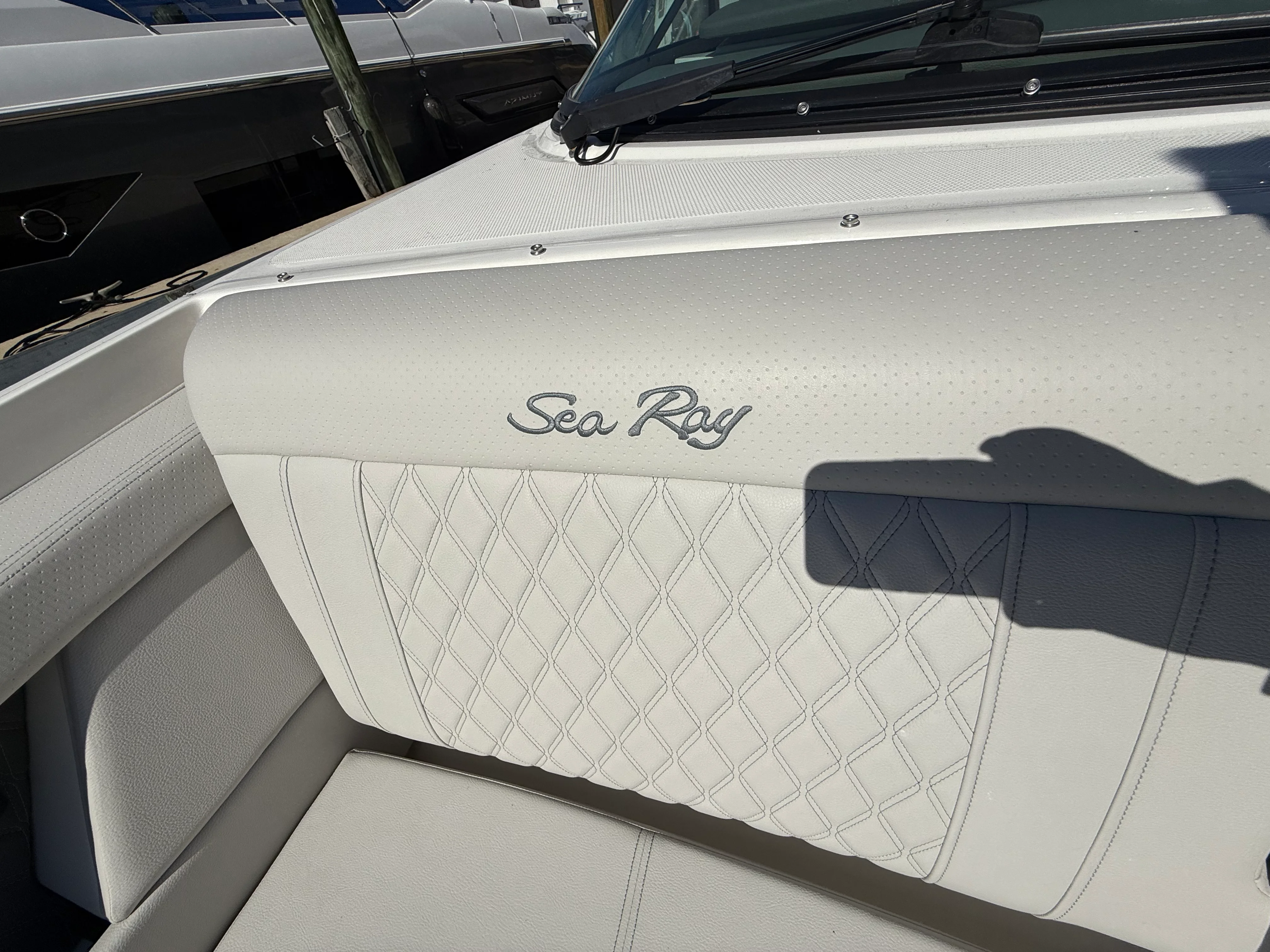 2026 Sea Ray SLX 350 Outboard Image Thumbnail #23