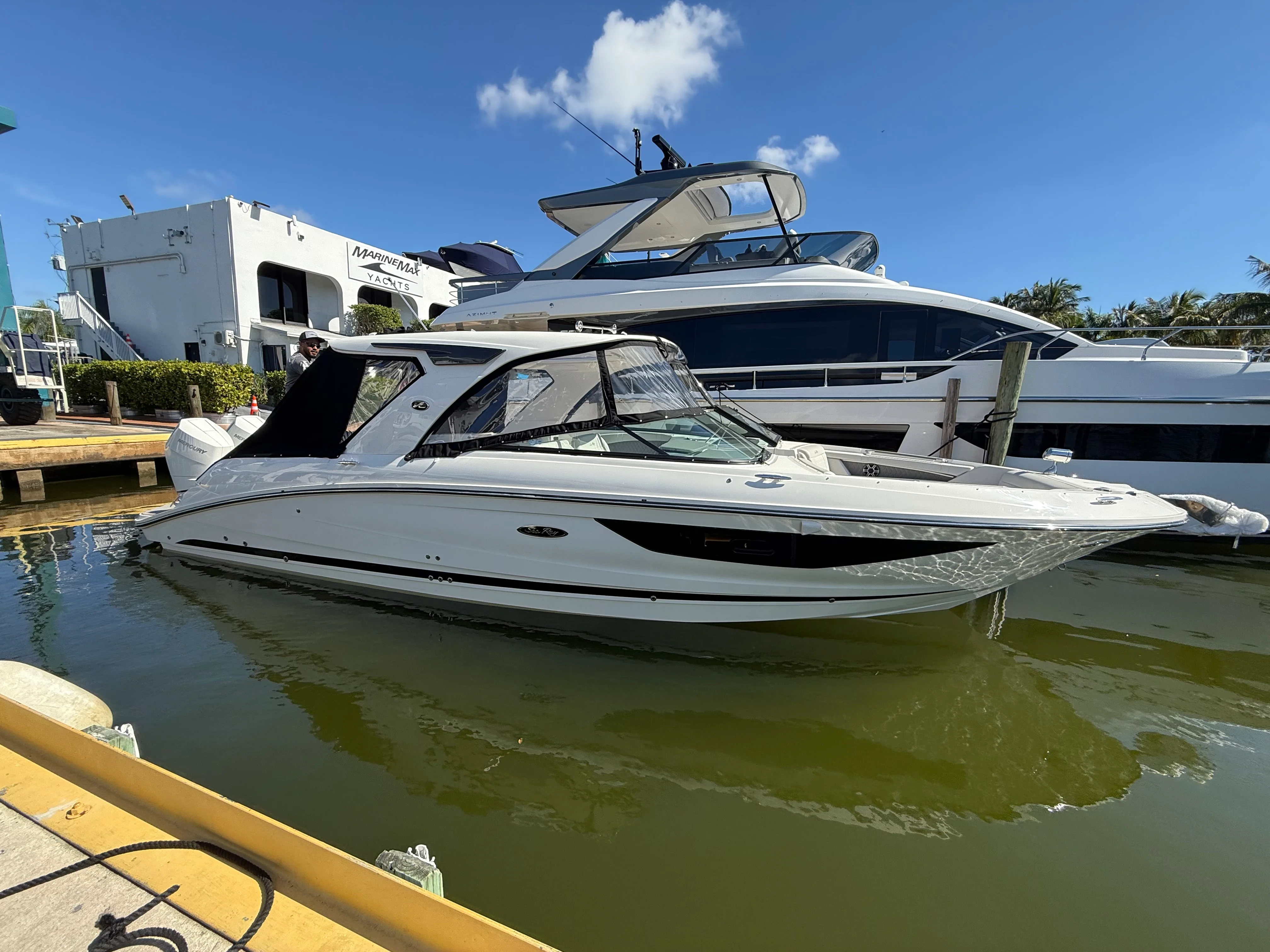 2026 Sea Ray SLX 350 Outboard Image Thumbnail #0