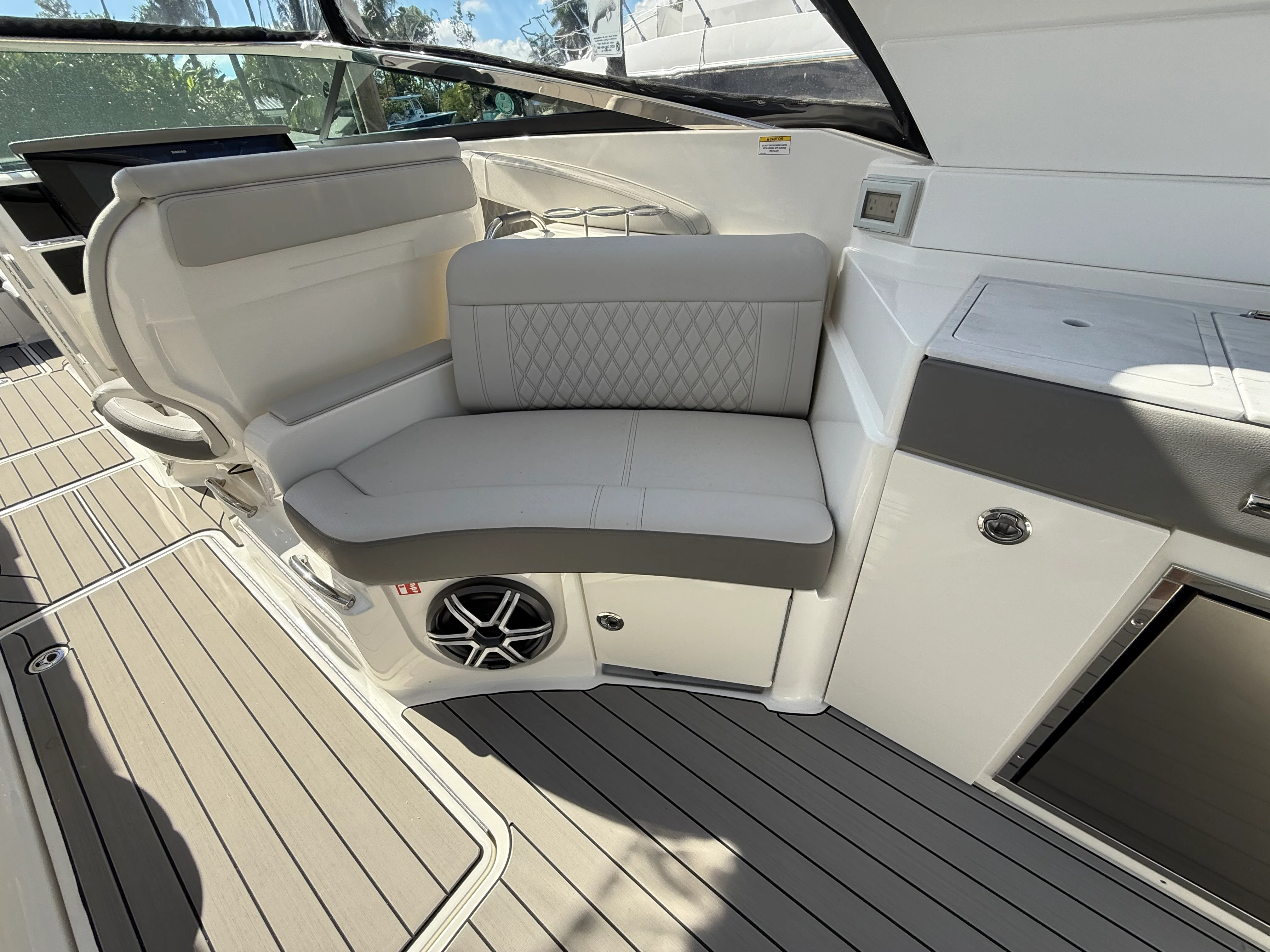 2026 Sea Ray SLX 350 Outboard Image Thumbnail #9