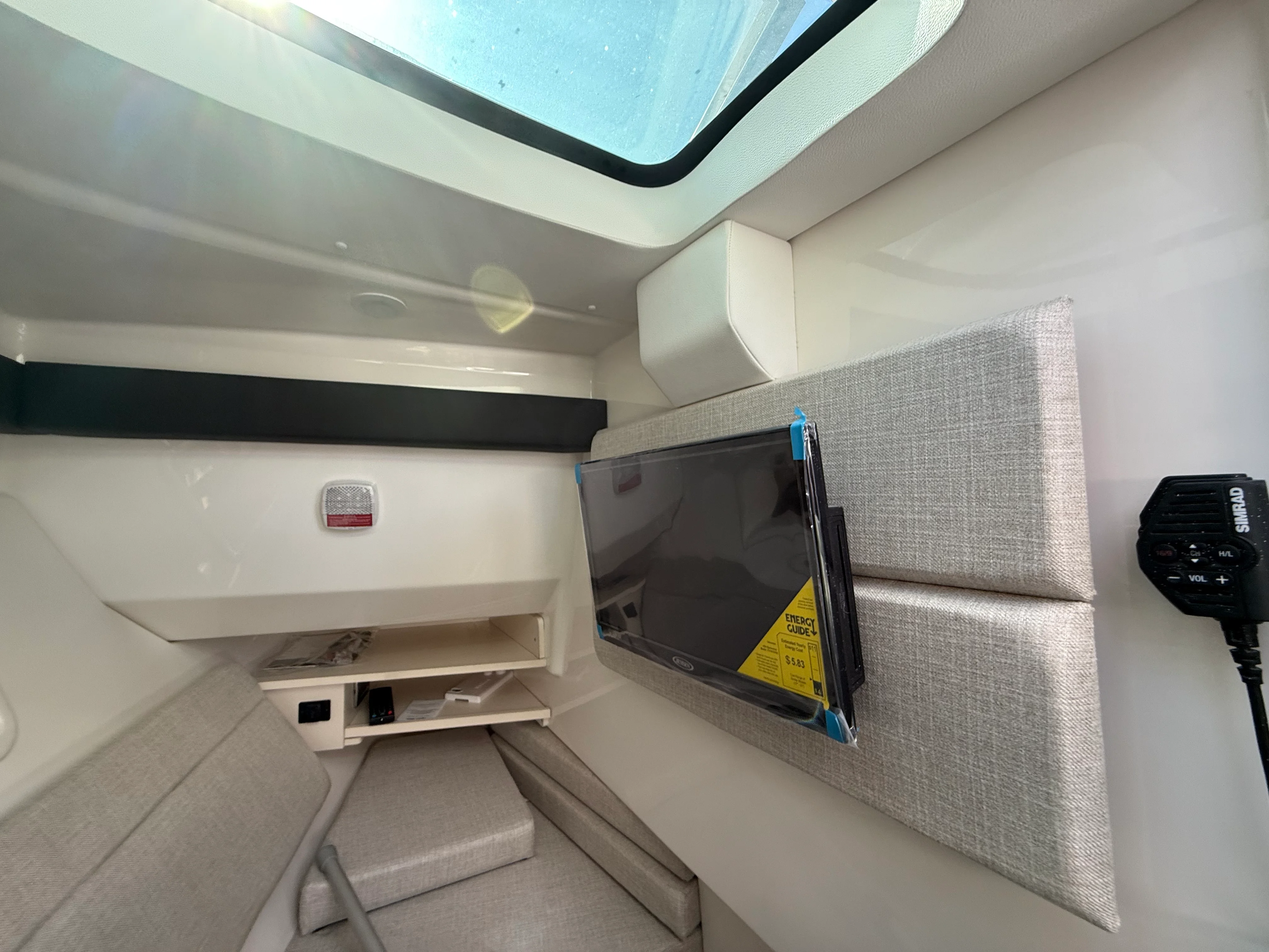 2026 Sea Ray SLX 350 Outboard Image Thumbnail #14