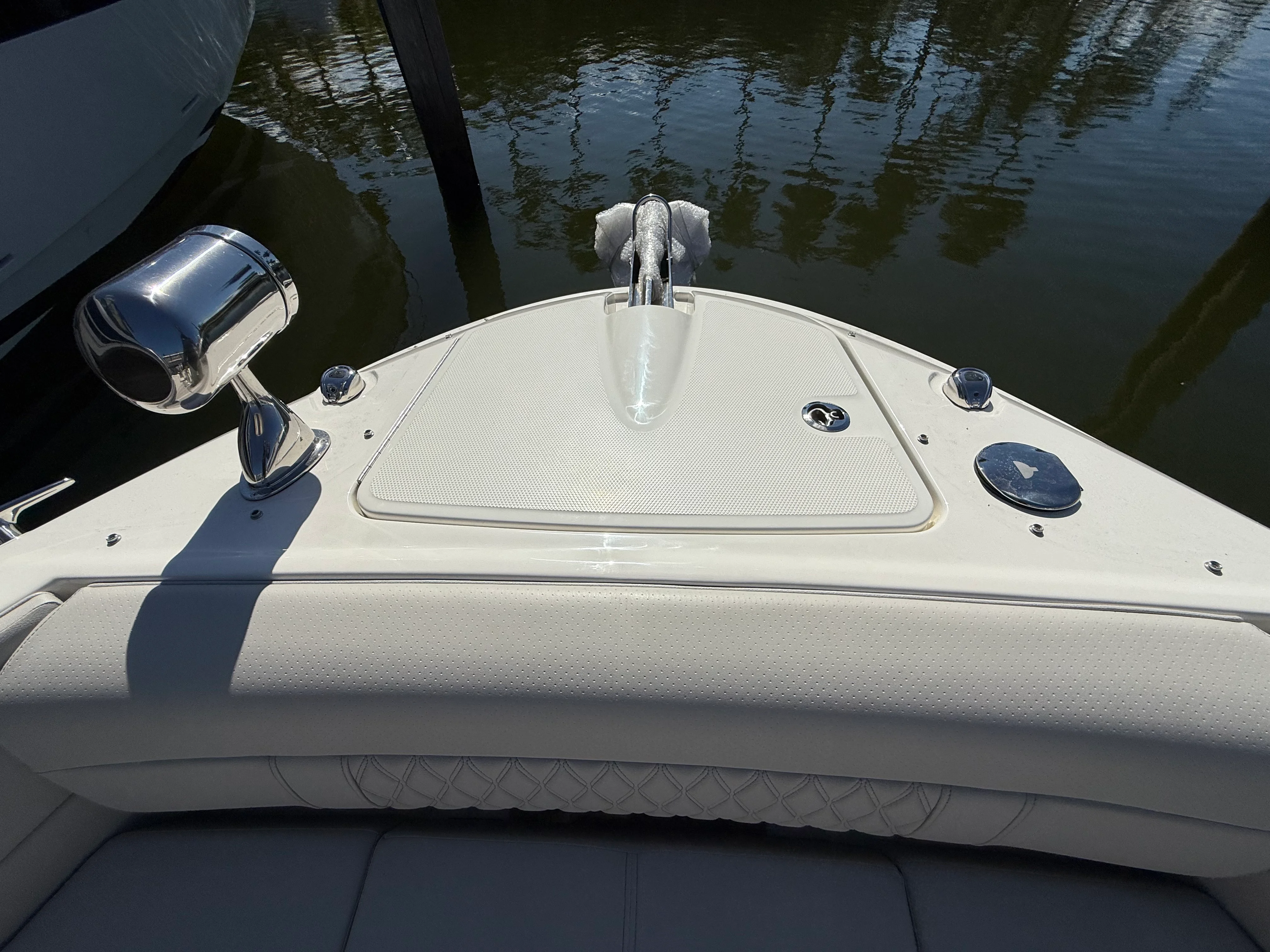 2026 Sea Ray SLX 350 Outboard Image Thumbnail #24
