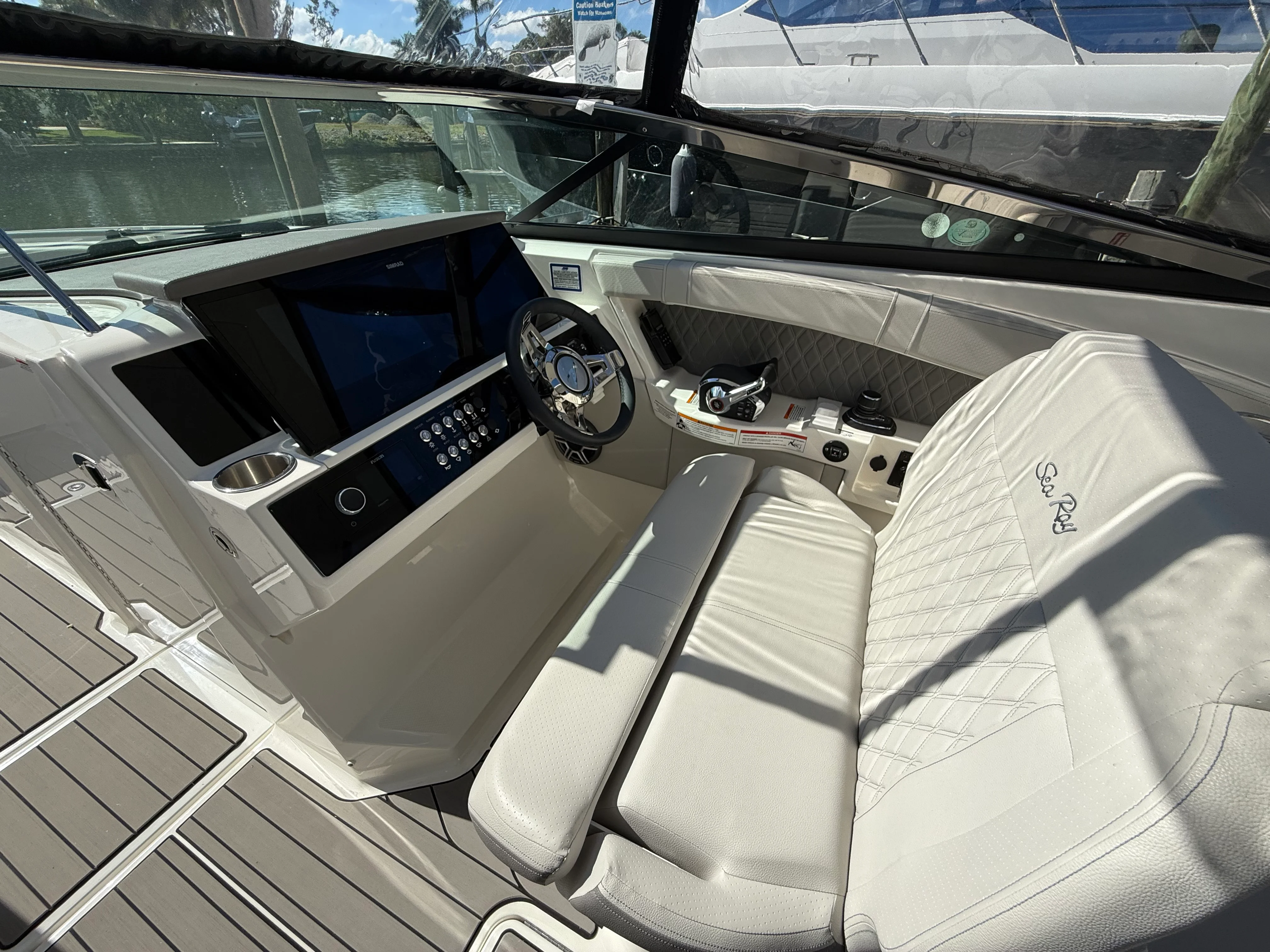 2026 Sea Ray SLX 350 Outboard Image Thumbnail #11