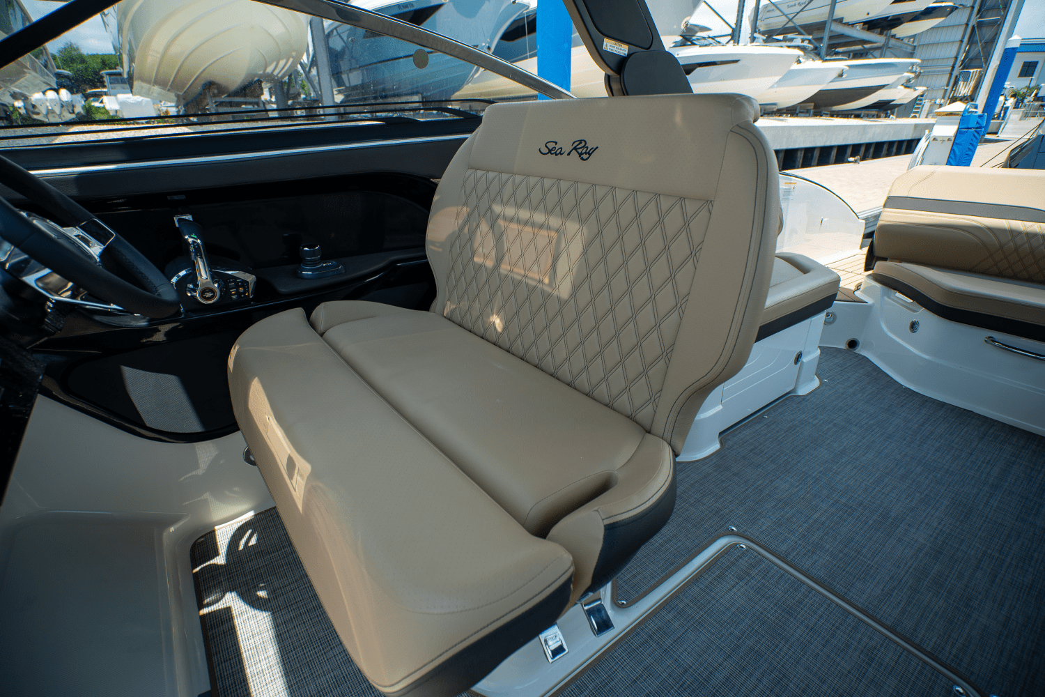 2025 Sea Ray SLX 280 Image Thumbnail #16