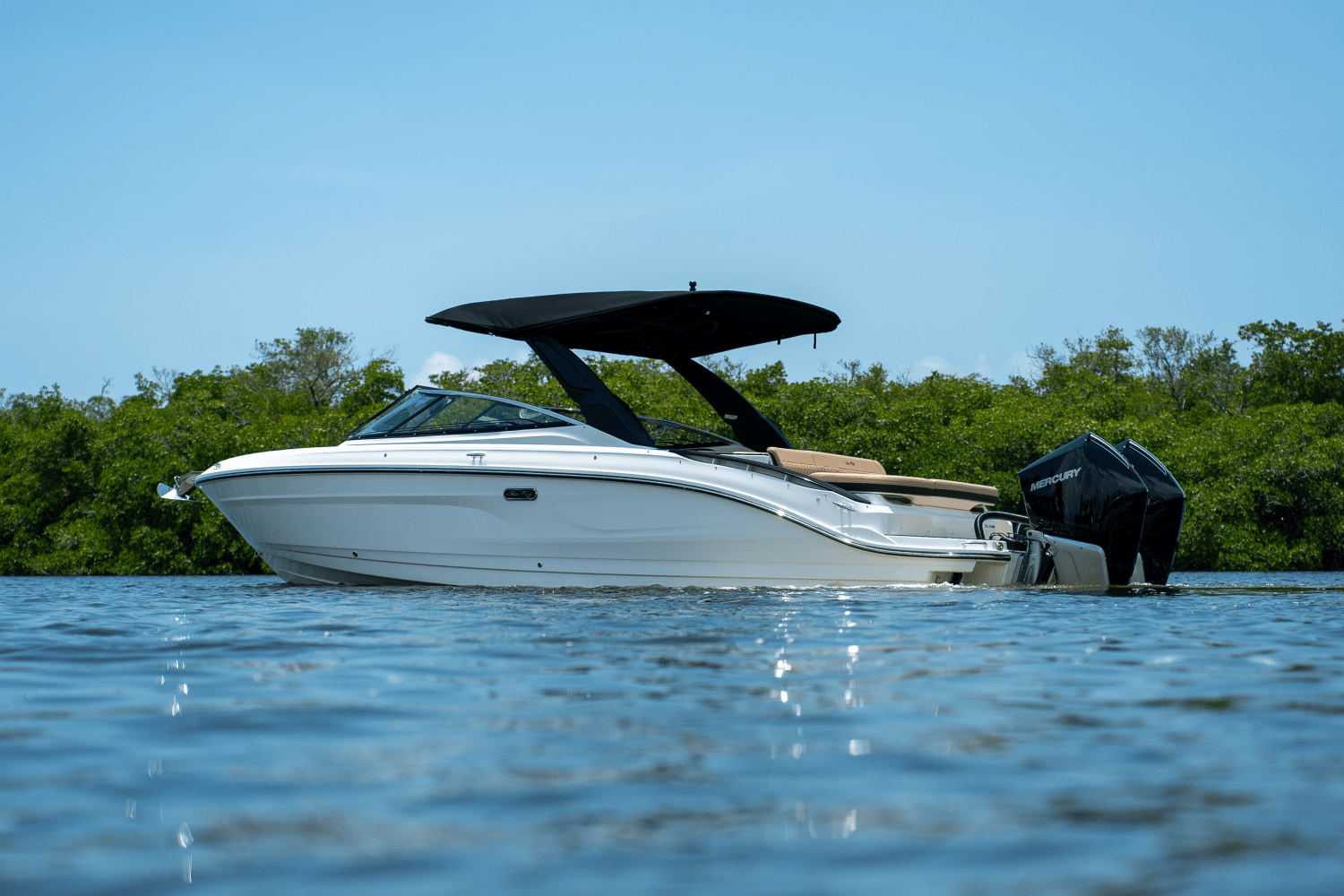2025 Sea Ray SLX 280 Image Thumbnail #3