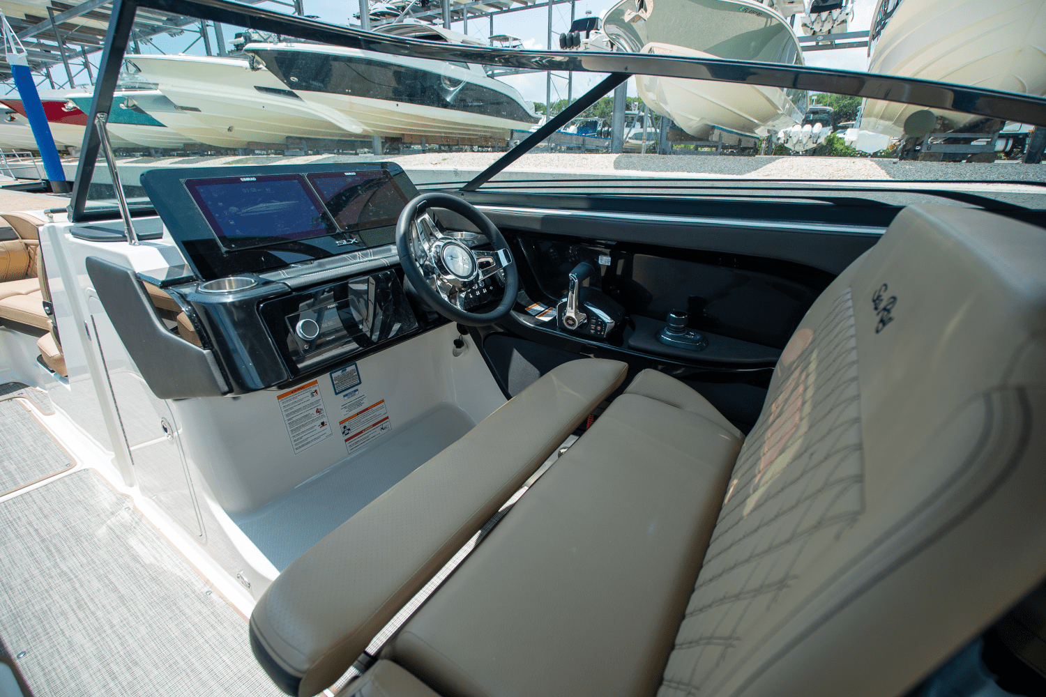 2025 Sea Ray SLX 280 Image Thumbnail #12