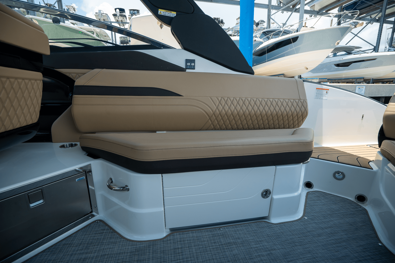 2025 Sea Ray SLX 280 Image Thumbnail #9