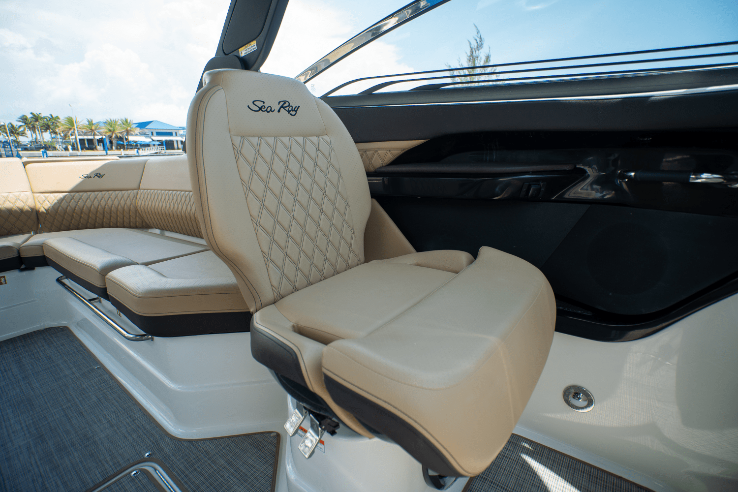 2025 Sea Ray SLX 280 Image Thumbnail #17