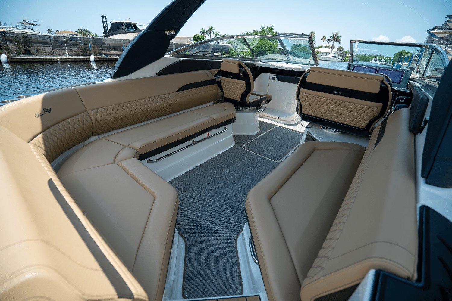 2025 Sea Ray SLX 280 Image Thumbnail #7