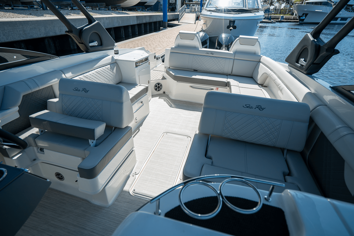 2026 Sea Ray SDX 290 Outboard Image Thumbnail #18