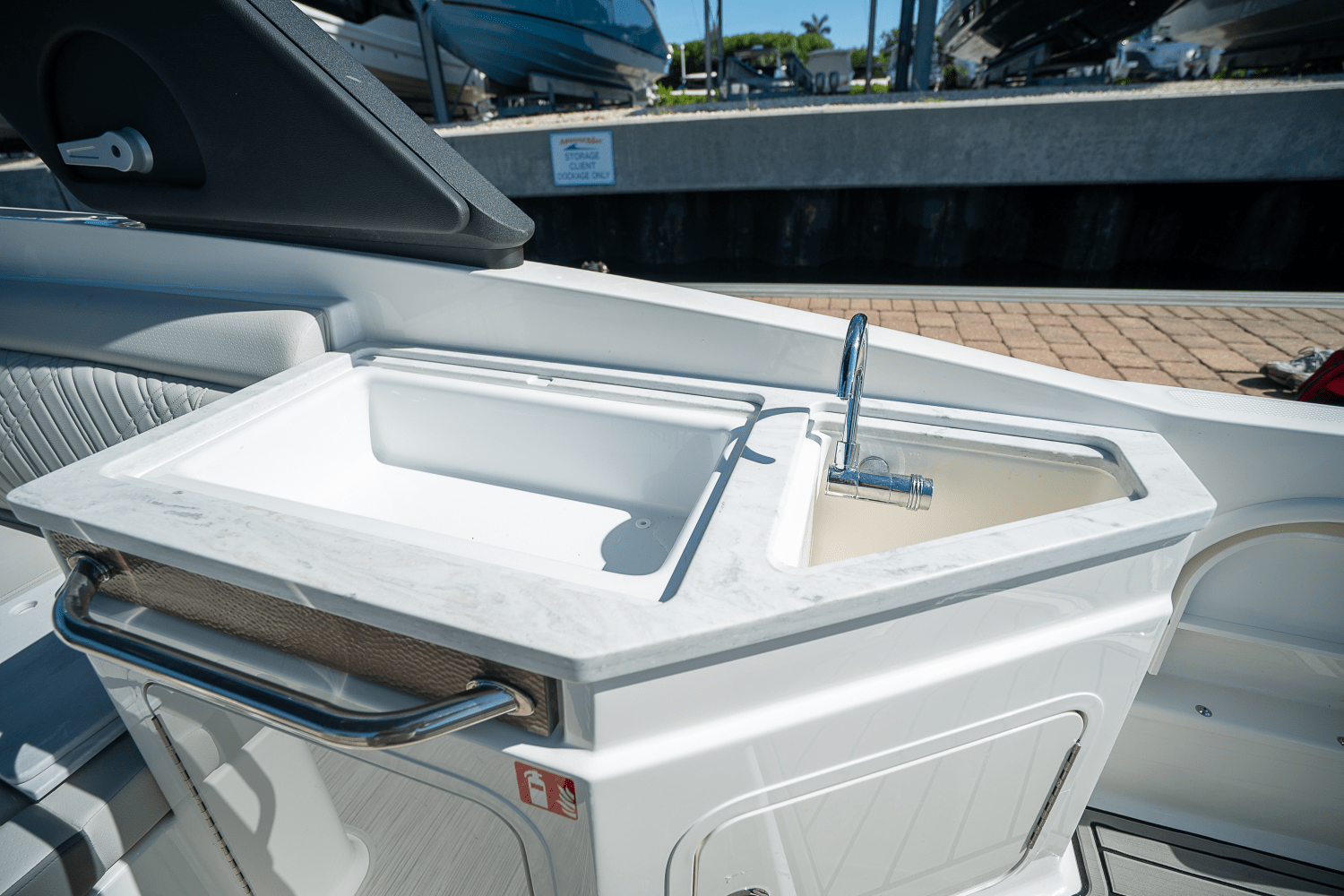 2026 Sea Ray SDX 290 Outboard Image Thumbnail #9